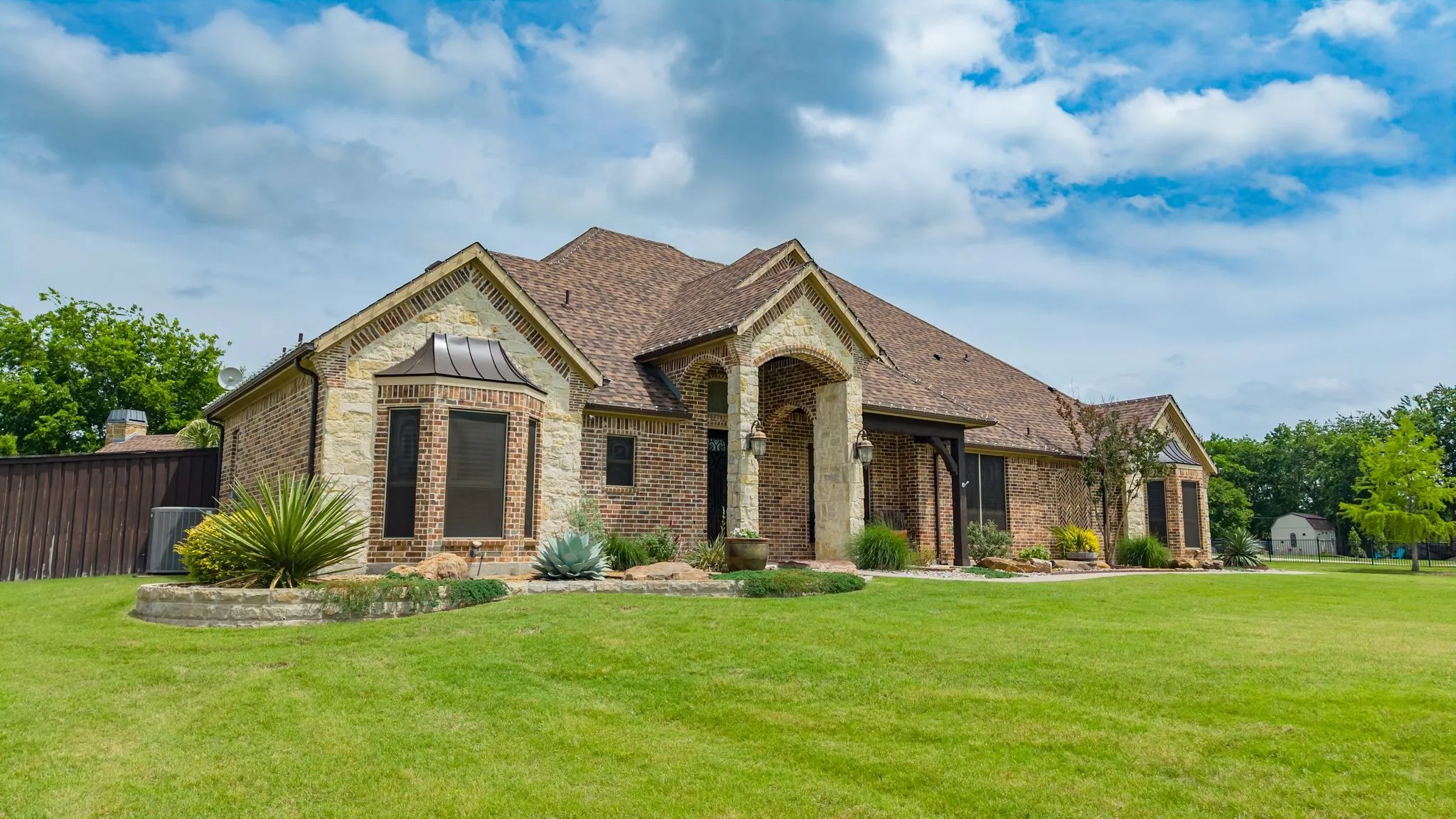 Single Family Residence For Sale in Hunt County , 3031 Hillview Drive, Royse City, Texas 75189, 4 Bedroom, 7 Bathroom, 3 Garage spaces, 3,738 Sqft, built in 2010, Price $985,000, mls#21257192, Real Estate Agent in Royse City, Homes For Sale in Hunt county, Homes For Sale in Royse City, Realtor in Royse City Texas, Real Estate Brokerage Independent Realty Texas, Luminita Cordes Realtor
