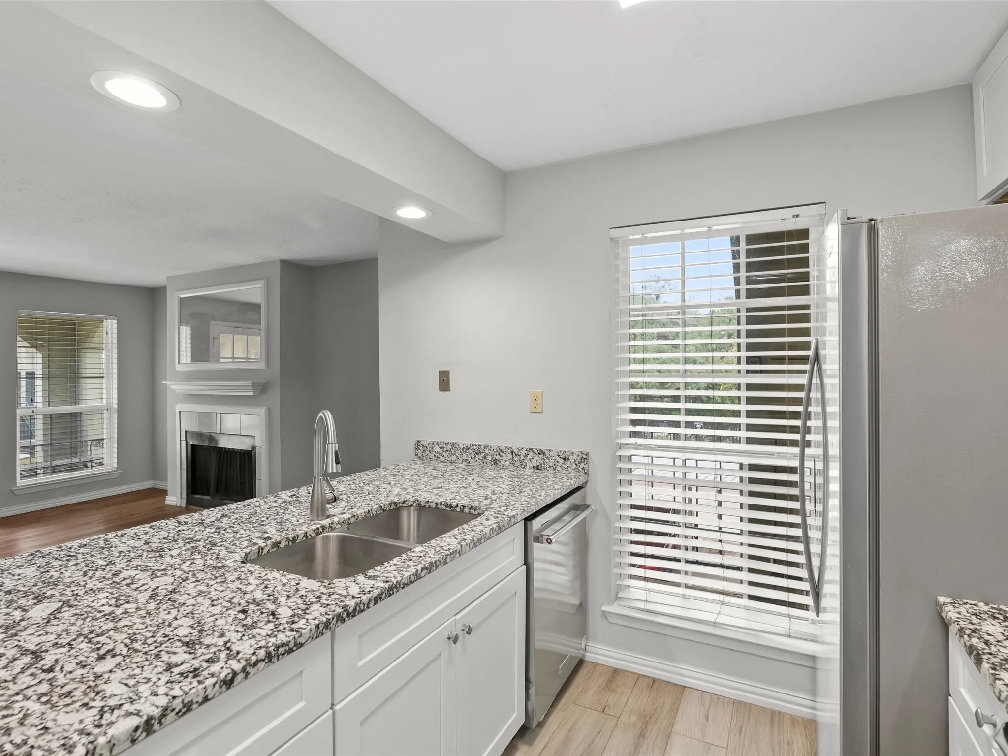 Condominium For Sale in Dallas County , 5981 Arapaho Road 304, Dallas, Texas 75248, 2 Bedroom, 2 Bathroom, Garage spaces, 995 Sqft, built in 1980, mls#21269749, Real Estate Agent in Dallas, Homes For Sale in Dallas county, Homes For Sale in Dallas, Realtor in Dallas Texas, Real Estate Brokerage Independent Realty Texas, Luminita Cordes Realtor
