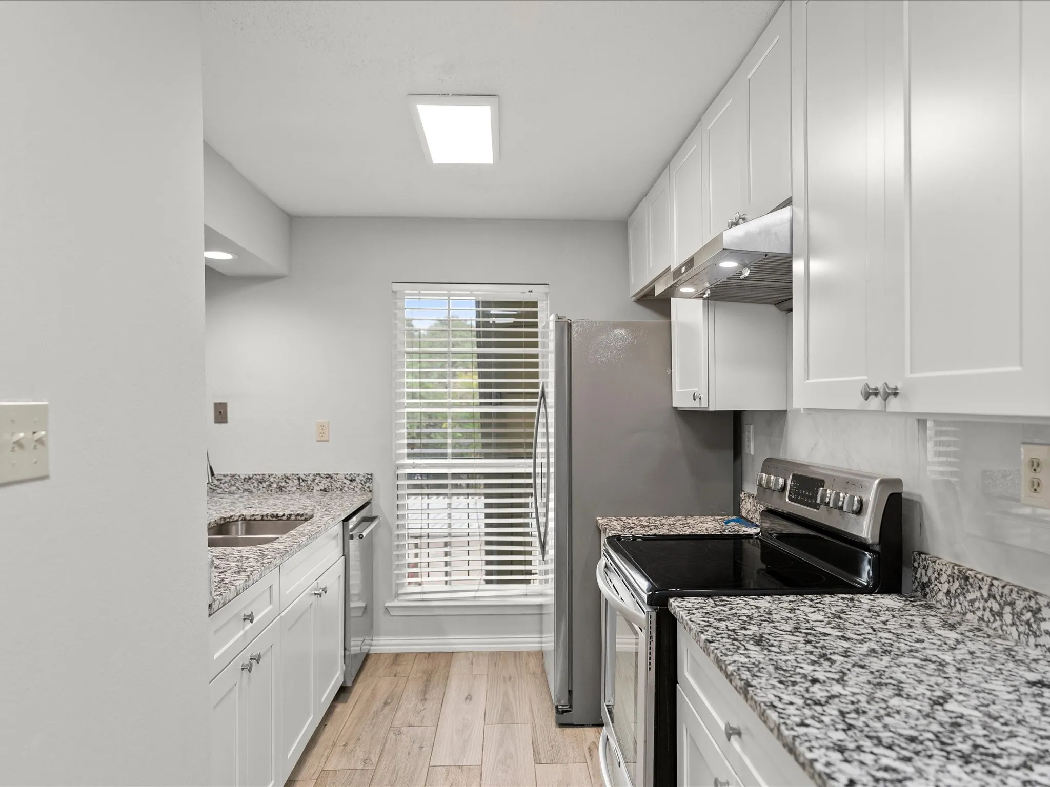 Condominium For Sale in Dallas County , 5981 Arapaho Road 304, Dallas, Texas 75248, 2 Bedroom, 2 Bathroom, Garage spaces, 995 Sqft, built in 1980, mls#21269749, Real Estate Agent in Dallas, Homes For Sale in Dallas county, Homes For Sale in Dallas, Realtor in Dallas Texas, Real Estate Brokerage Independent Realty Texas, Luminita Cordes Realtor