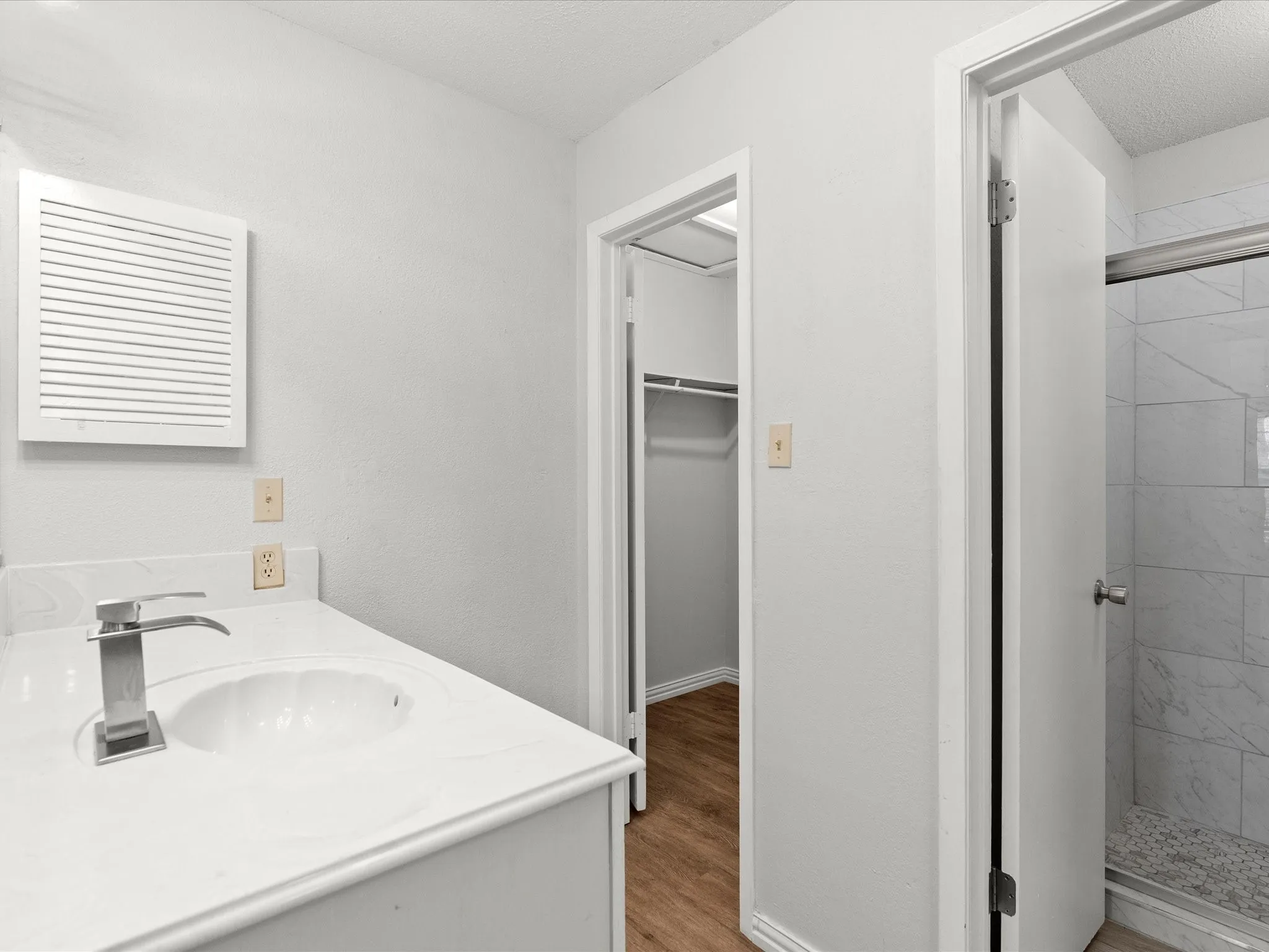 Condominium For Sale in Dallas County , 5981 Arapaho Road 304, Dallas, Texas 75248, 2 Bedroom, 2 Bathroom, Garage spaces, 995 Sqft, built in 1980, mls#21269749, Real Estate Agent in Dallas, Homes For Sale in Dallas county, Homes For Sale in Dallas, Realtor in Dallas Texas, Real Estate Brokerage Independent Realty Texas, Luminita Cordes Realtor
