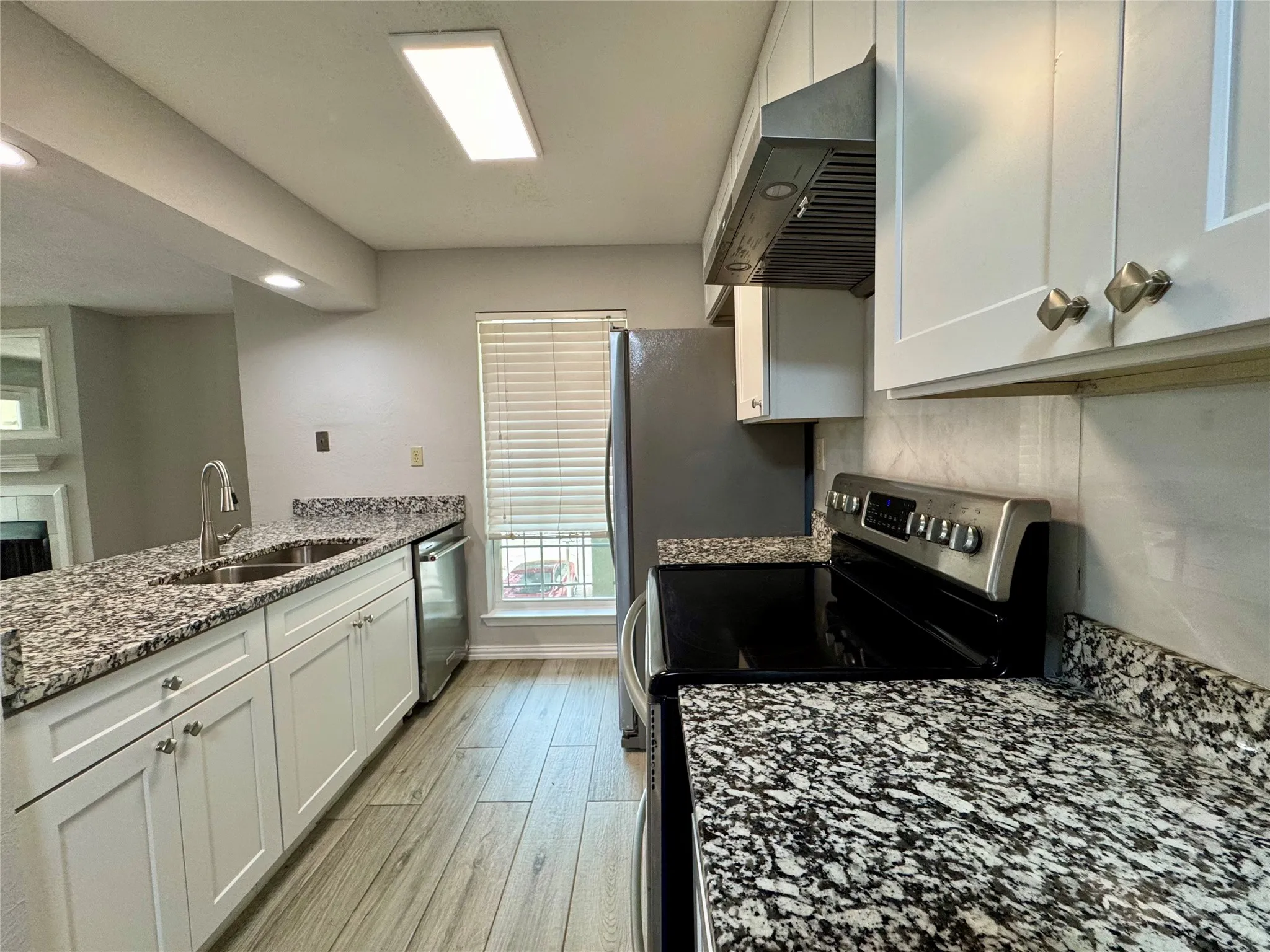 Condominium For Sale in Dallas County , 5981 Arapaho Road 304, Dallas, Texas 75248, 2 Bedroom, 2 Bathroom, Garage spaces, 995 Sqft, built in 1980, mls#21269749, Real Estate Agent in Dallas, Homes For Sale in Dallas county, Homes For Sale in Dallas, Realtor in Dallas Texas, Real Estate Brokerage Independent Realty Texas, Luminita Cordes Realtor