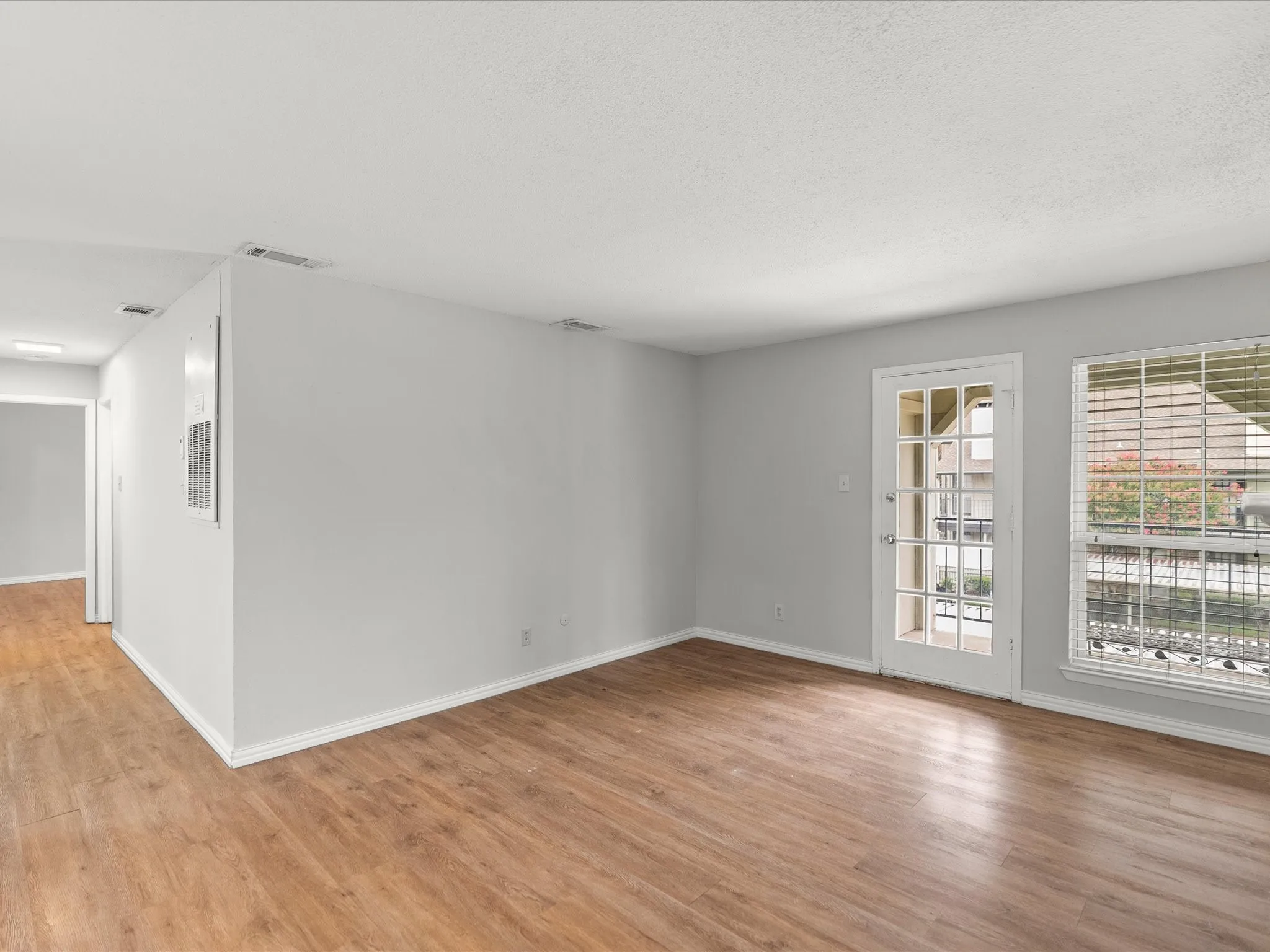 Condominium For Sale in Dallas County , 5981 Arapaho Road 304, Dallas, Texas 75248, 2 Bedroom, 2 Bathroom, Garage spaces, 995 Sqft, built in 1980, mls#21269749, Real Estate Agent in Dallas, Homes For Sale in Dallas county, Homes For Sale in Dallas, Realtor in Dallas Texas, Real Estate Brokerage Independent Realty Texas, Luminita Cordes Realtor