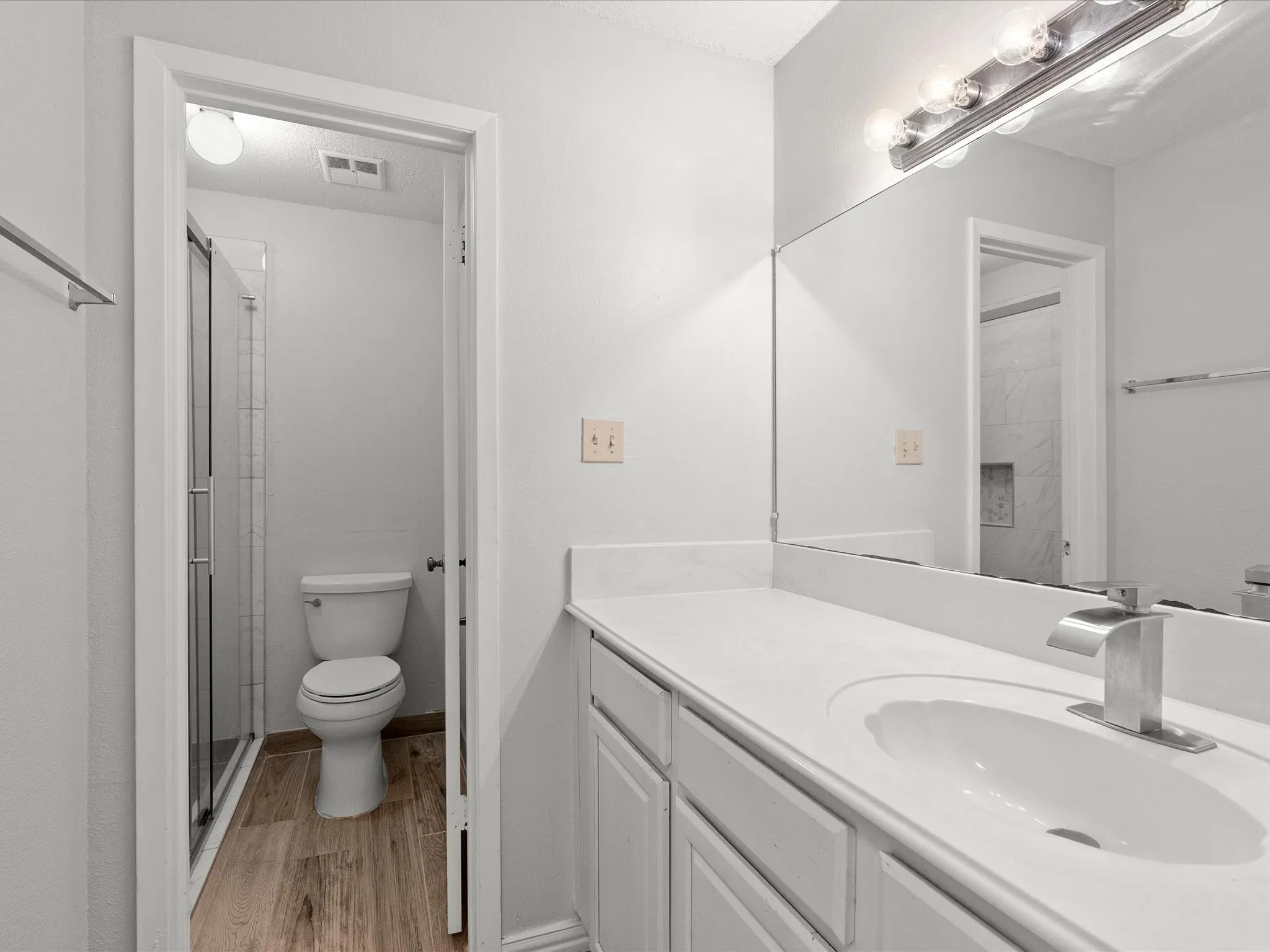 Condominium For Sale in Dallas County , 5981 Arapaho Road 304, Dallas, Texas 75248, 2 Bedroom, 2 Bathroom, Garage spaces, 995 Sqft, built in 1980, mls#21269749, Real Estate Agent in Dallas, Homes For Sale in Dallas county, Homes For Sale in Dallas, Realtor in Dallas Texas, Real Estate Brokerage Independent Realty Texas, Luminita Cordes Realtor