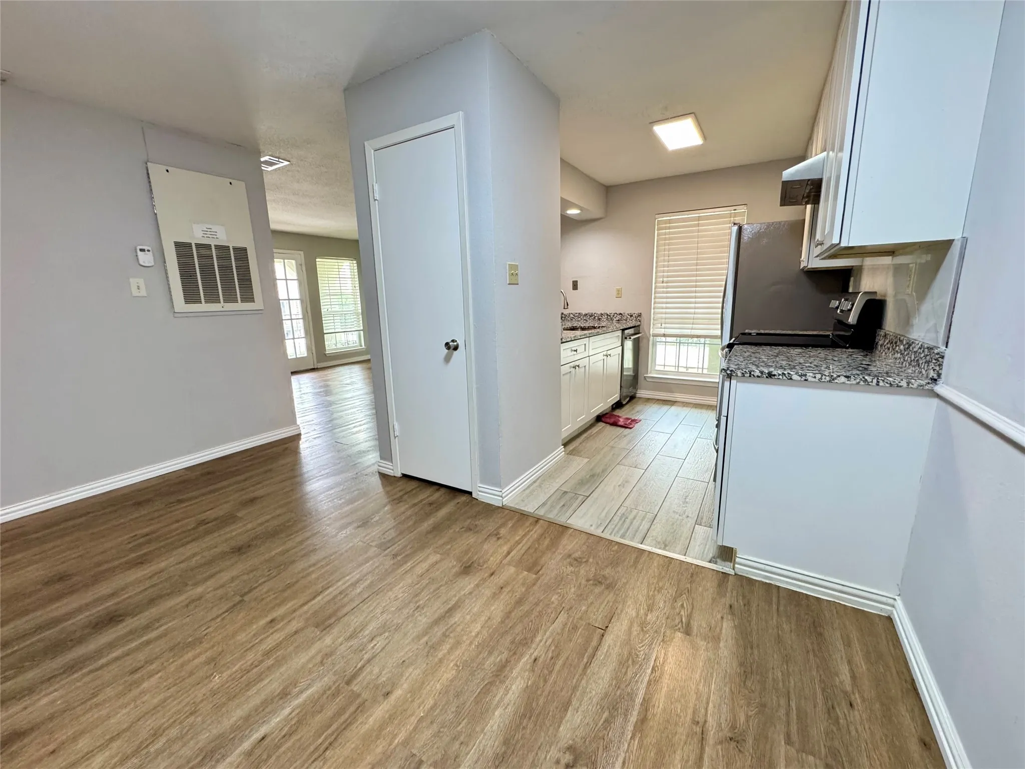 Condominium For Sale in Dallas County , 5981 Arapaho Road 304, Dallas, Texas 75248, 2 Bedroom, 2 Bathroom, Garage spaces, 995 Sqft, built in 1980, mls#21269749, Real Estate Agent in Dallas, Homes For Sale in Dallas county, Homes For Sale in Dallas, Realtor in Dallas Texas, Real Estate Brokerage Independent Realty Texas, Luminita Cordes Realtor