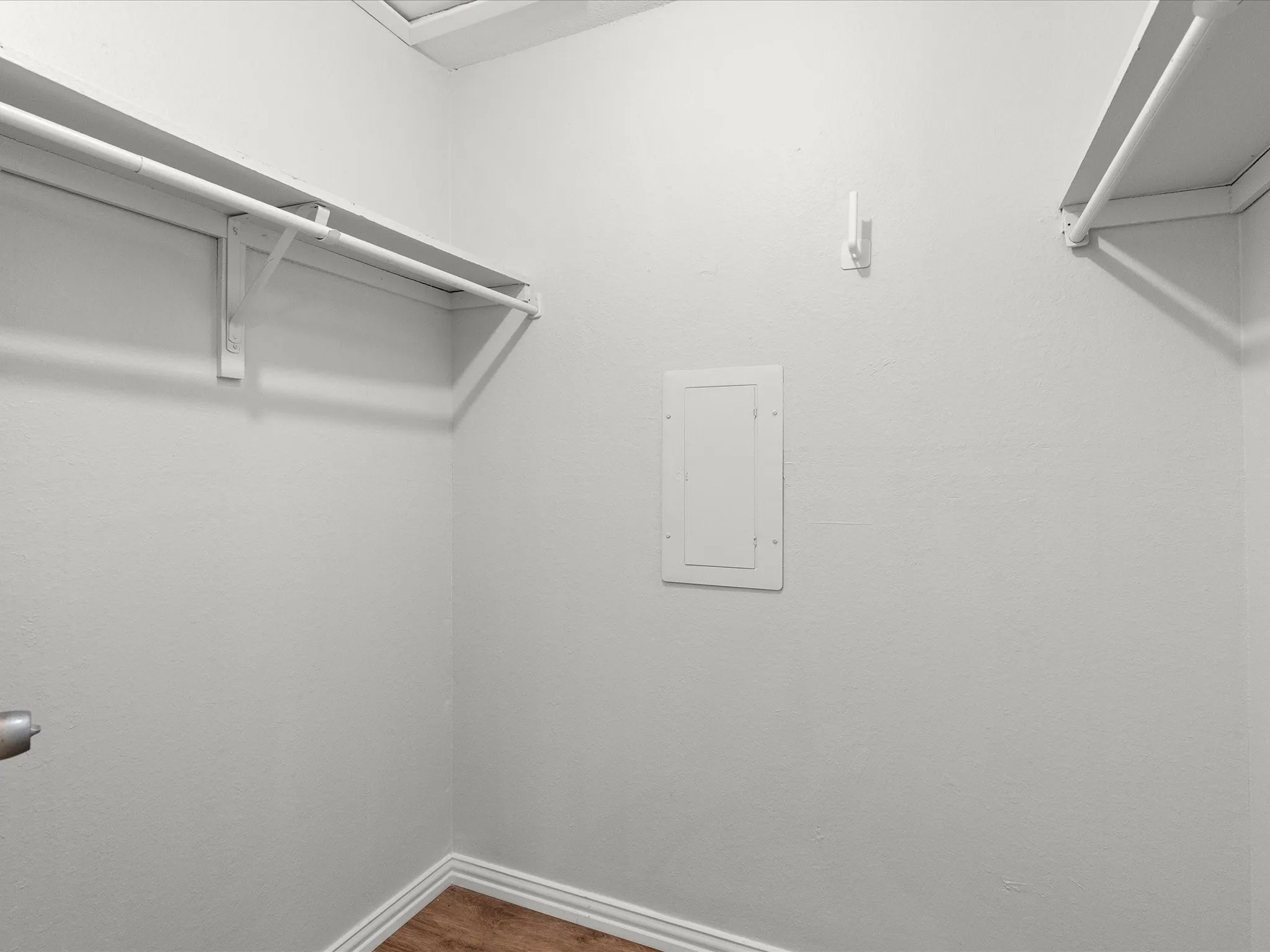 Condominium For Sale in Dallas County , 5981 Arapaho Road 304, Dallas, Texas 75248, 2 Bedroom, 2 Bathroom, Garage spaces, 995 Sqft, built in 1980, mls#21269749, Real Estate Agent in Dallas, Homes For Sale in Dallas county, Homes For Sale in Dallas, Realtor in Dallas Texas, Real Estate Brokerage Independent Realty Texas, Luminita Cordes Realtor
