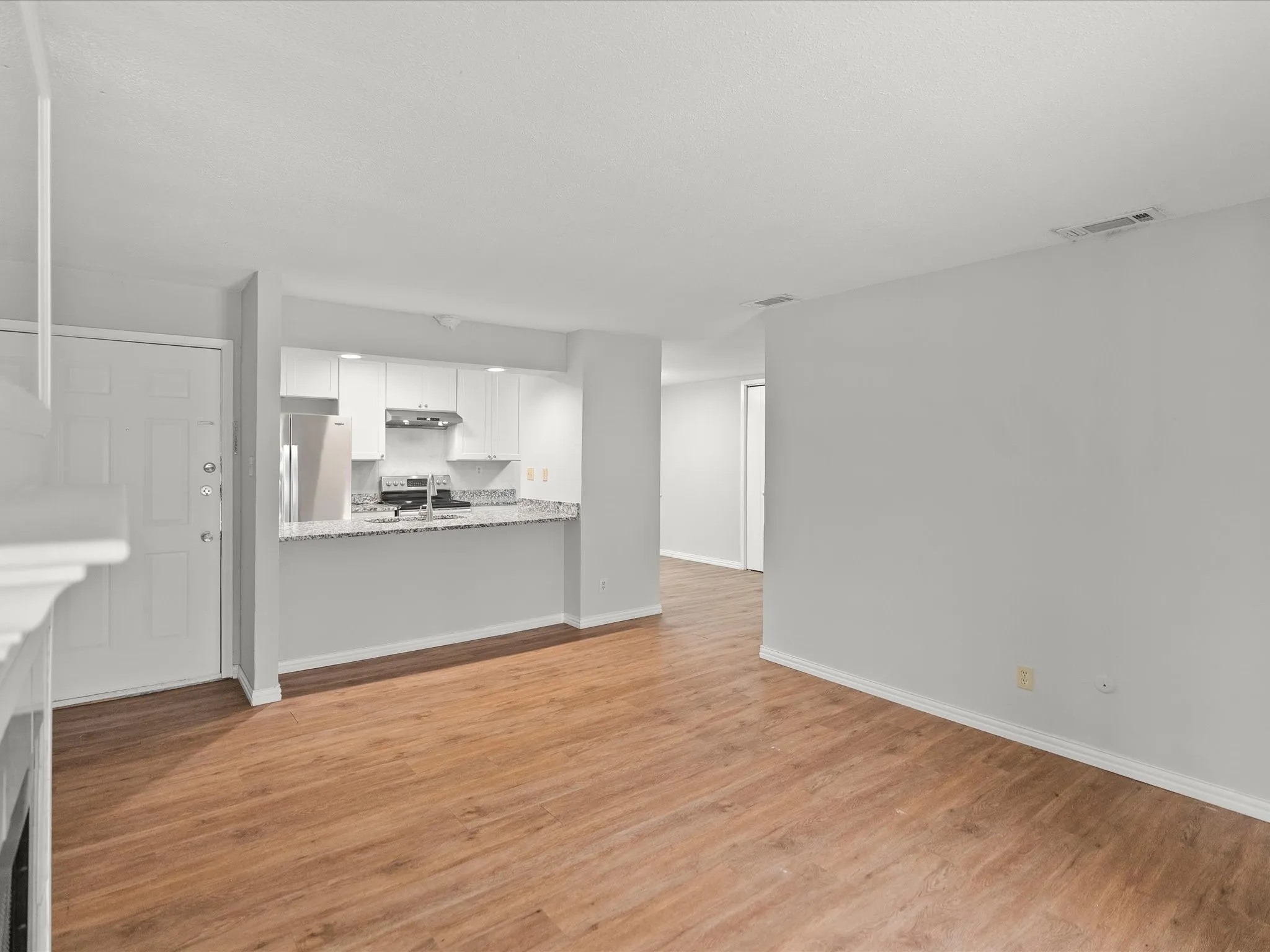 Condominium For Sale in Dallas County , 5981 Arapaho Road 304, Dallas, Texas 75248, 2 Bedroom, 2 Bathroom, Garage spaces, 995 Sqft, built in 1980, mls#21269749, Real Estate Agent in Dallas, Homes For Sale in Dallas county, Homes For Sale in Dallas, Realtor in Dallas Texas, Real Estate Brokerage Independent Realty Texas, Luminita Cordes Realtor