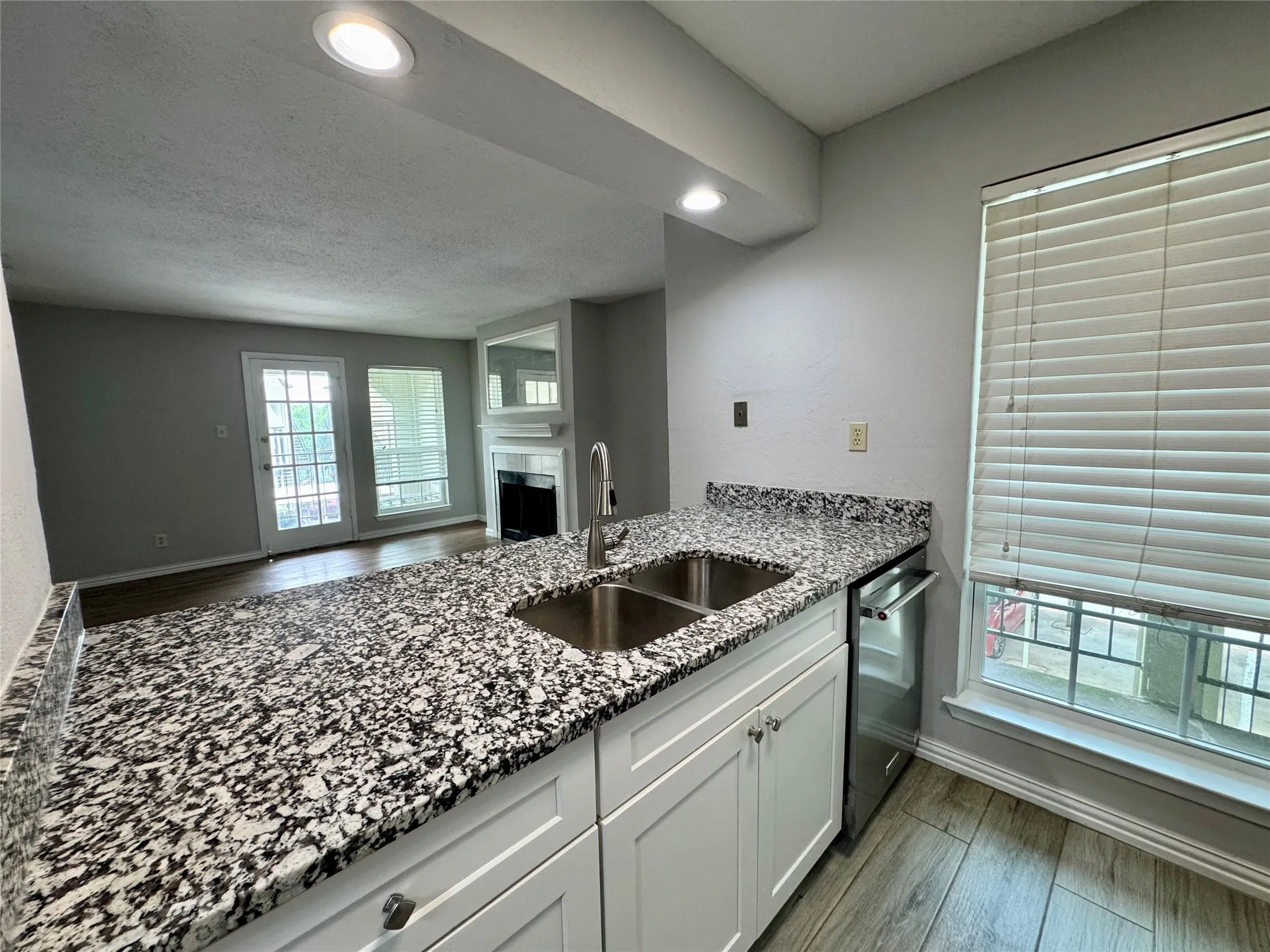 Condominium For Sale in Dallas County , 5981 Arapaho Road 304, Dallas, Texas 75248, 2 Bedroom, 2 Bathroom, Garage spaces, 995 Sqft, built in 1980, mls#21269749, Real Estate Agent in Dallas, Homes For Sale in Dallas county, Homes For Sale in Dallas, Realtor in Dallas Texas, Real Estate Brokerage Independent Realty Texas, Luminita Cordes Realtor