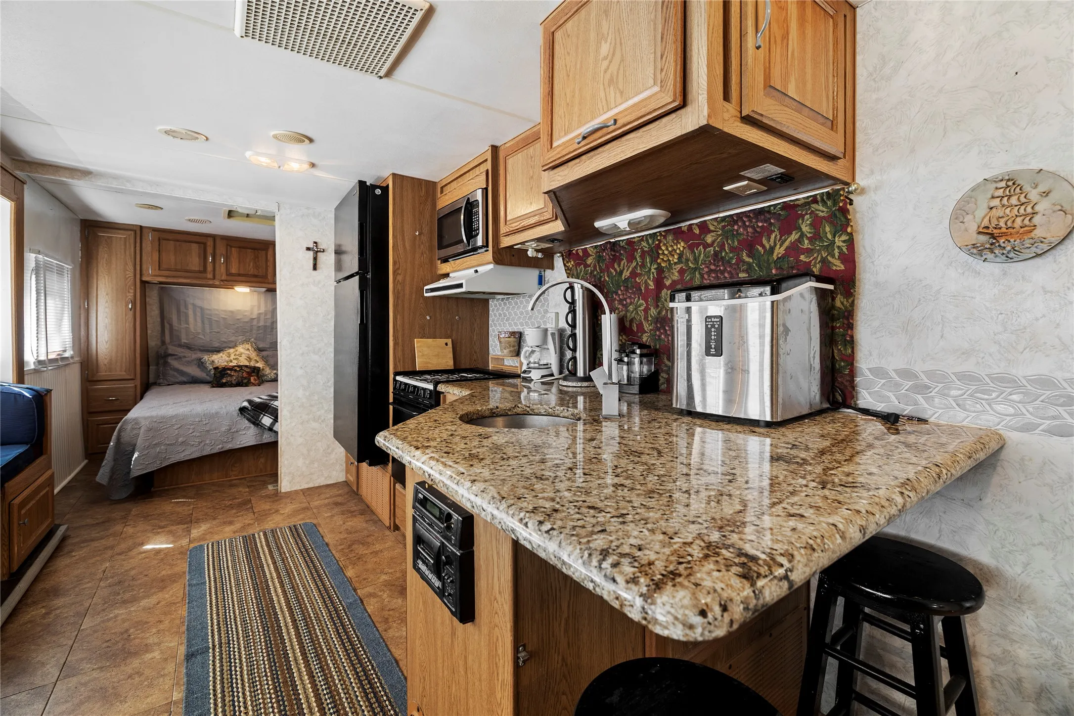 Single Family Residence For Sale in Wood County , Lot 129 Private Road 5813 Road 5813, Yantis, Texas 75765, 1 Bedroom, 2 Bathroom, Garage spaces, 800 Sqft, built in 2023, mls#21269475, Real Estate Agent in Yantis, Homes For Sale in Wood county, Homes For Sale in Yantis, Realtor in Yantis Texas, Real Estate Brokerage Independent Realty Texas, Luminita Cordes Realtor