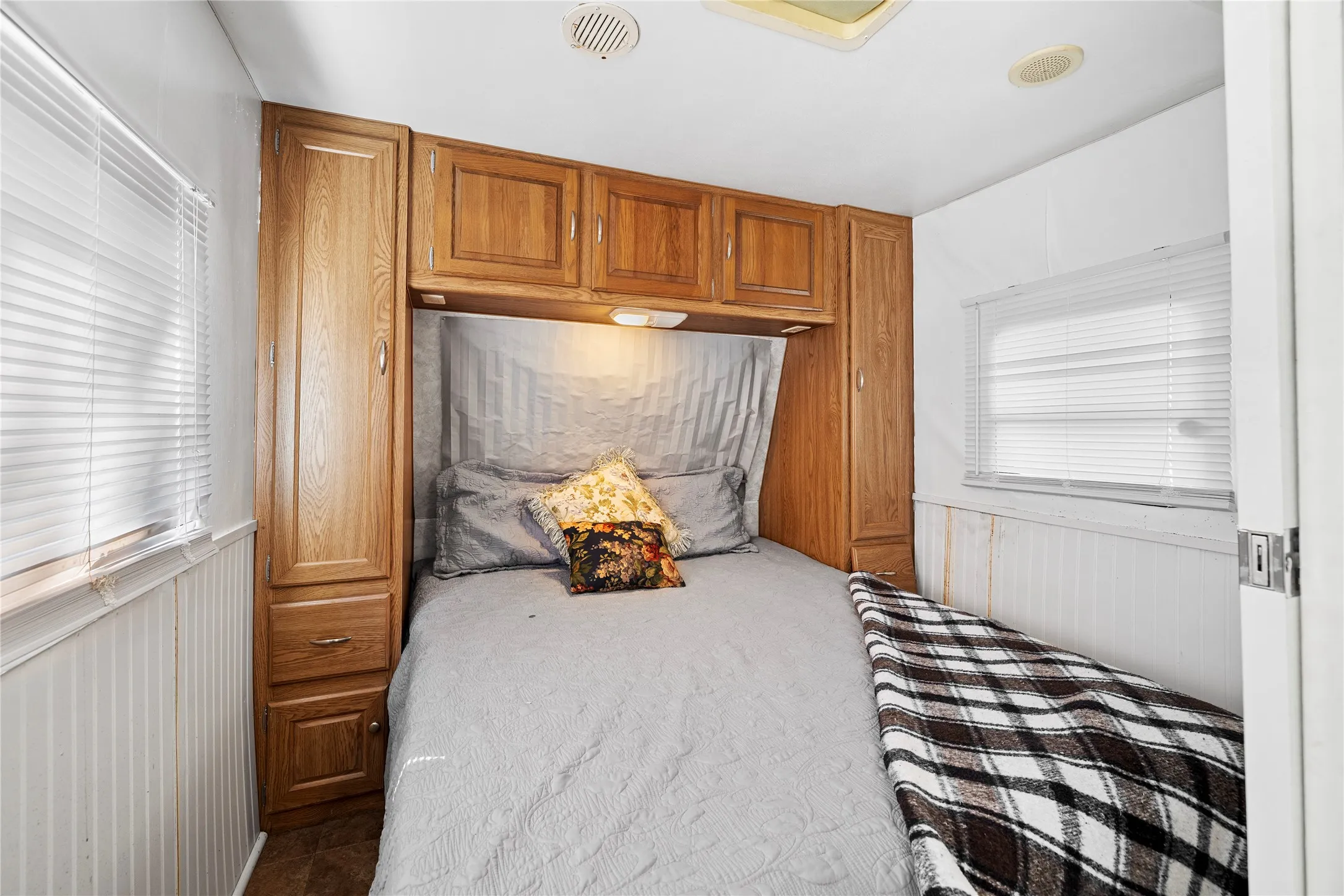 Single Family Residence For Sale in Wood County , Lot 129 Private Road 5813 Road 5813, Yantis, Texas 75765, 1 Bedroom, 2 Bathroom, Garage spaces, 800 Sqft, built in 2023, mls#21269475, Real Estate Agent in Yantis, Homes For Sale in Wood county, Homes For Sale in Yantis, Realtor in Yantis Texas, Real Estate Brokerage Independent Realty Texas, Luminita Cordes Realtor