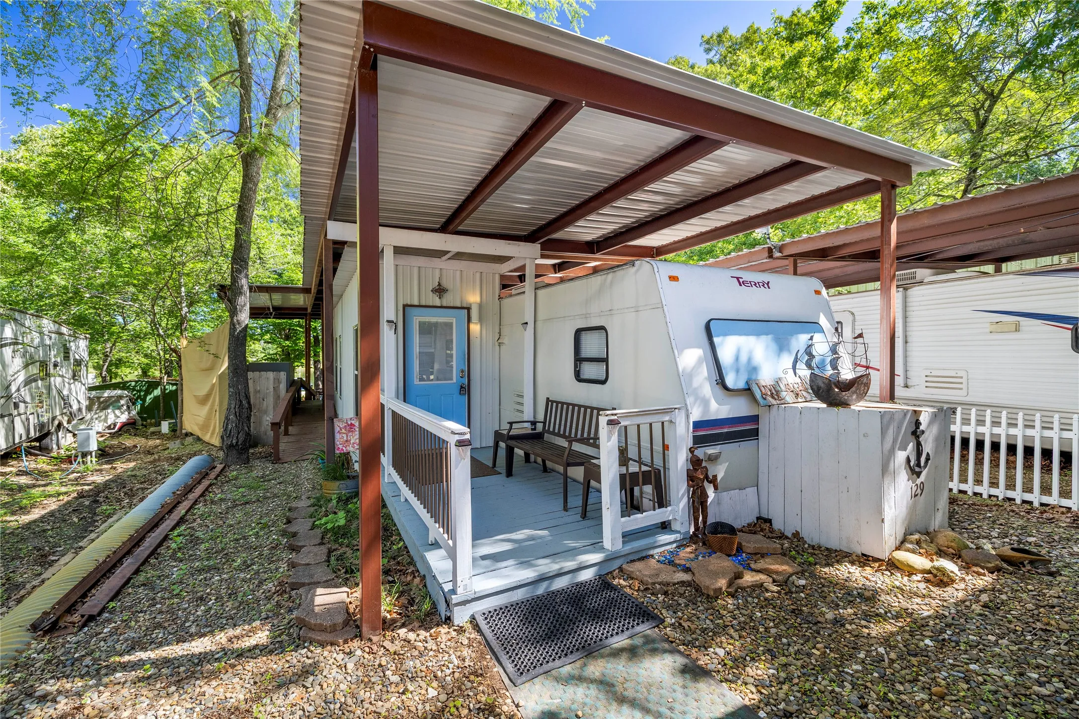 Single Family Residence For Sale in Wood County , Lot 129 Private Road 5813 Road 5813, Yantis, Texas 75765, 1 Bedroom, 2 Bathroom, Garage spaces, 800 Sqft, built in 2023, mls#21269475, Real Estate Agent in Yantis, Homes For Sale in Wood county, Homes For Sale in Yantis, Realtor in Yantis Texas, Real Estate Brokerage Independent Realty Texas, Luminita Cordes Realtor