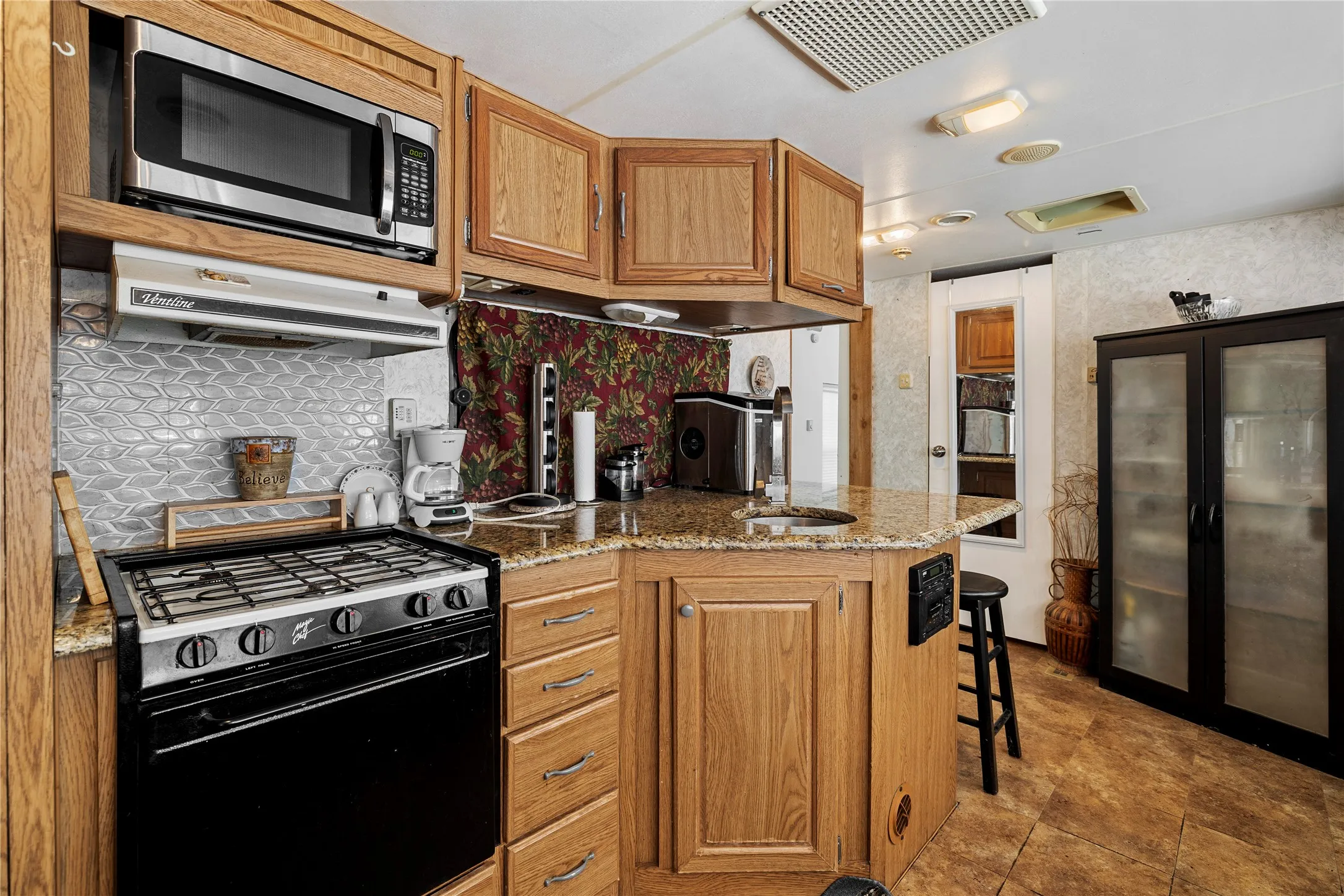 Single Family Residence For Sale in Wood County , Lot 129 Private Road 5813 Road 5813, Yantis, Texas 75765, 1 Bedroom, 2 Bathroom, Garage spaces, 800 Sqft, built in 2023, mls#21269475, Real Estate Agent in Yantis, Homes For Sale in Wood county, Homes For Sale in Yantis, Realtor in Yantis Texas, Real Estate Brokerage Independent Realty Texas, Luminita Cordes Realtor