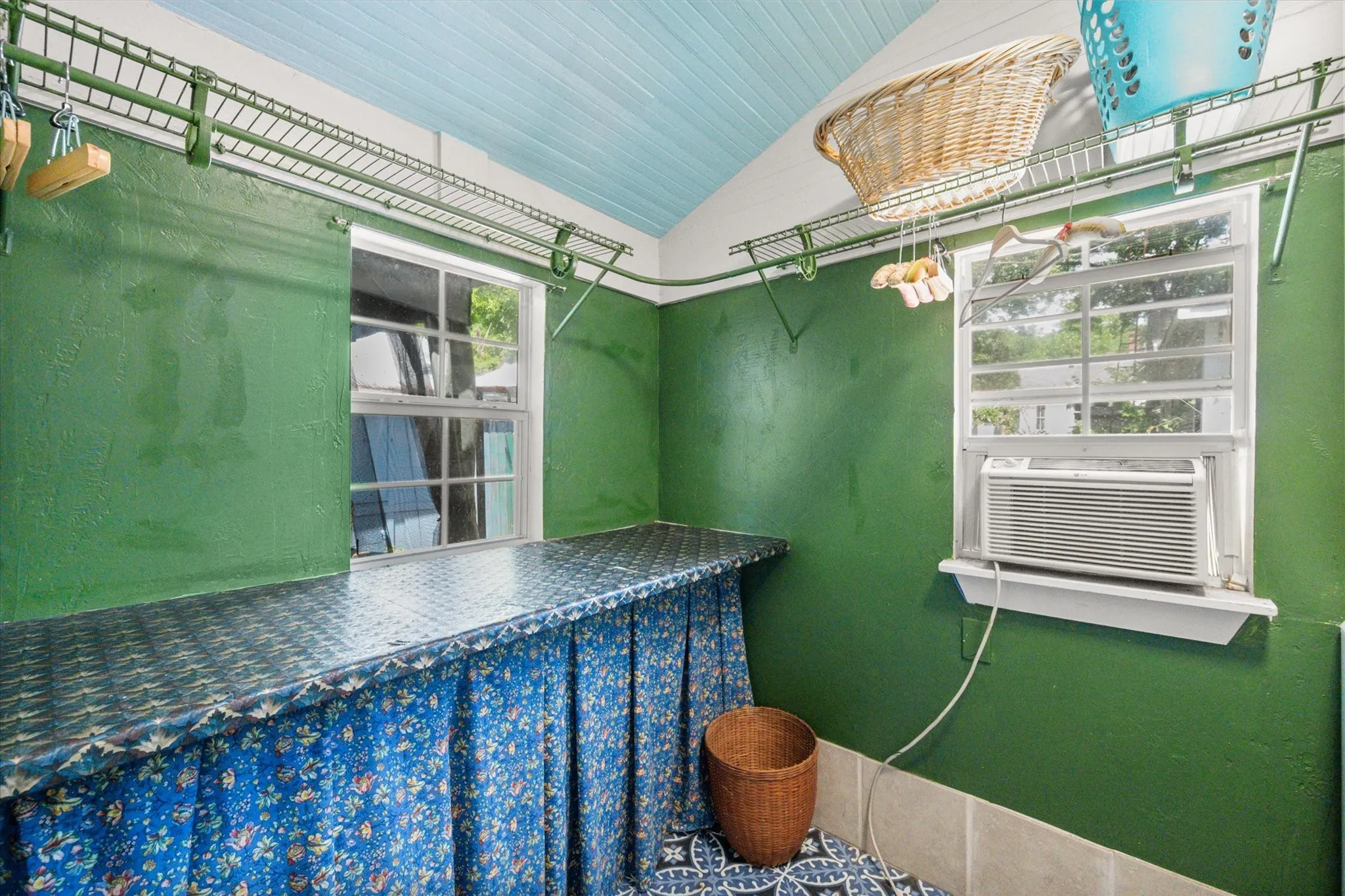 Single Family Residence For Sale in Navarro County , 1302 W 5th Avenue, Corsicana, Texas 75110, 3 Bedrooms, 2 Bathrooms, Garage spaces, 1,952 Sqft, built in 1898, Price $235,000, mls#21269758, Real Estate Agent in Corsicana, Homes For Sale in Navarro county, Homes For Sale in Corsicana, Realtor in Corsicana Texas, Real Estate Brokerage Independent Realty Texas, Luminita Cordes Realtor