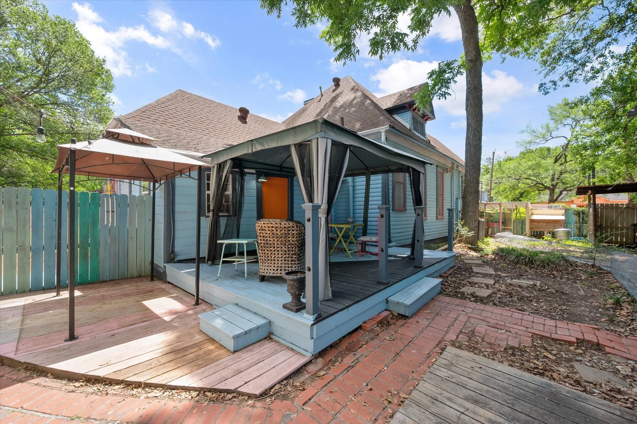 Single Family Residence For Sale in Navarro County , 1302 W 5th Avenue, Corsicana, Texas 75110, 3 Bedrooms, 2 Bathrooms, Garage spaces, 1,952 Sqft, built in 1898, Price $235,000, mls#21269758, Real Estate Agent in Corsicana, Homes For Sale in Navarro county, Homes For Sale in Corsicana, Realtor in Corsicana Texas, Real Estate Brokerage Independent Realty Texas, Luminita Cordes Realtor