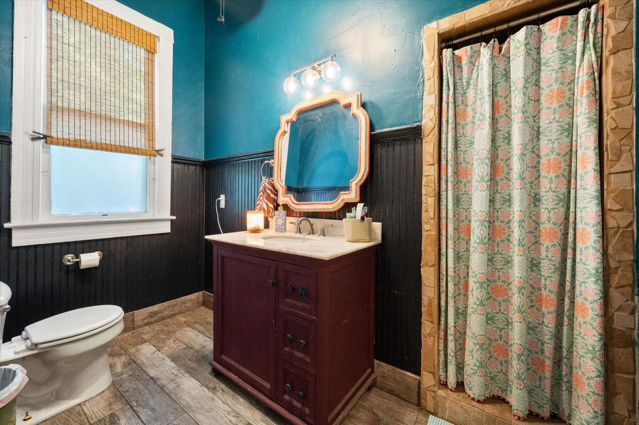 Single Family Residence For Sale in Navarro County , 1302 W 5th Avenue, Corsicana, Texas 75110, 3 Bedrooms, 2 Bathrooms, Garage spaces, 1,952 Sqft, built in 1898, Price $235,000, mls#21269758, Real Estate Agent in Corsicana, Homes For Sale in Navarro county, Homes For Sale in Corsicana, Realtor in Corsicana Texas, Real Estate Brokerage Independent Realty Texas, Luminita Cordes Realtor