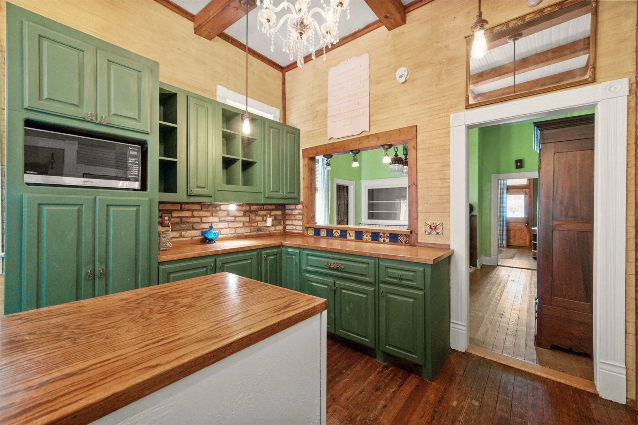 Single Family Residence For Sale in Navarro County , 1302 W 5th Avenue, Corsicana, Texas 75110, 3 Bedrooms, 2 Bathrooms, Garage spaces, 1,952 Sqft, built in 1898, Price $235,000, mls#21269758, Real Estate Agent in Corsicana, Homes For Sale in Navarro county, Homes For Sale in Corsicana, Realtor in Corsicana Texas, Real Estate Brokerage Independent Realty Texas, Luminita Cordes Realtor