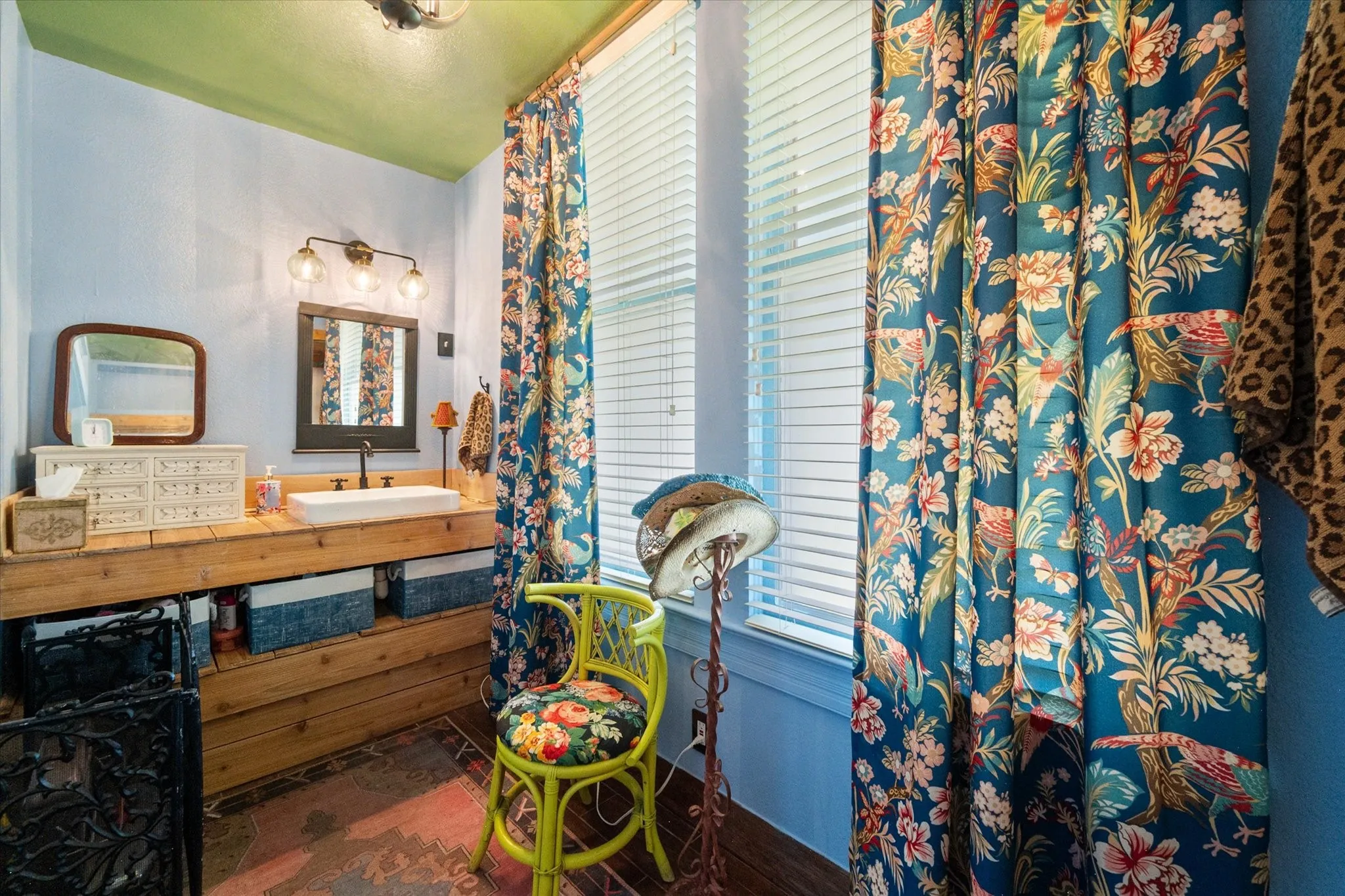 Single Family Residence For Sale in Navarro County , 1302 W 5th Avenue, Corsicana, Texas 75110, 3 Bedrooms, 2 Bathrooms, Garage spaces, 1,952 Sqft, built in 1898, Price $235,000, mls#21269758, Real Estate Agent in Corsicana, Homes For Sale in Navarro county, Homes For Sale in Corsicana, Realtor in Corsicana Texas, Real Estate Brokerage Independent Realty Texas, Luminita Cordes Realtor