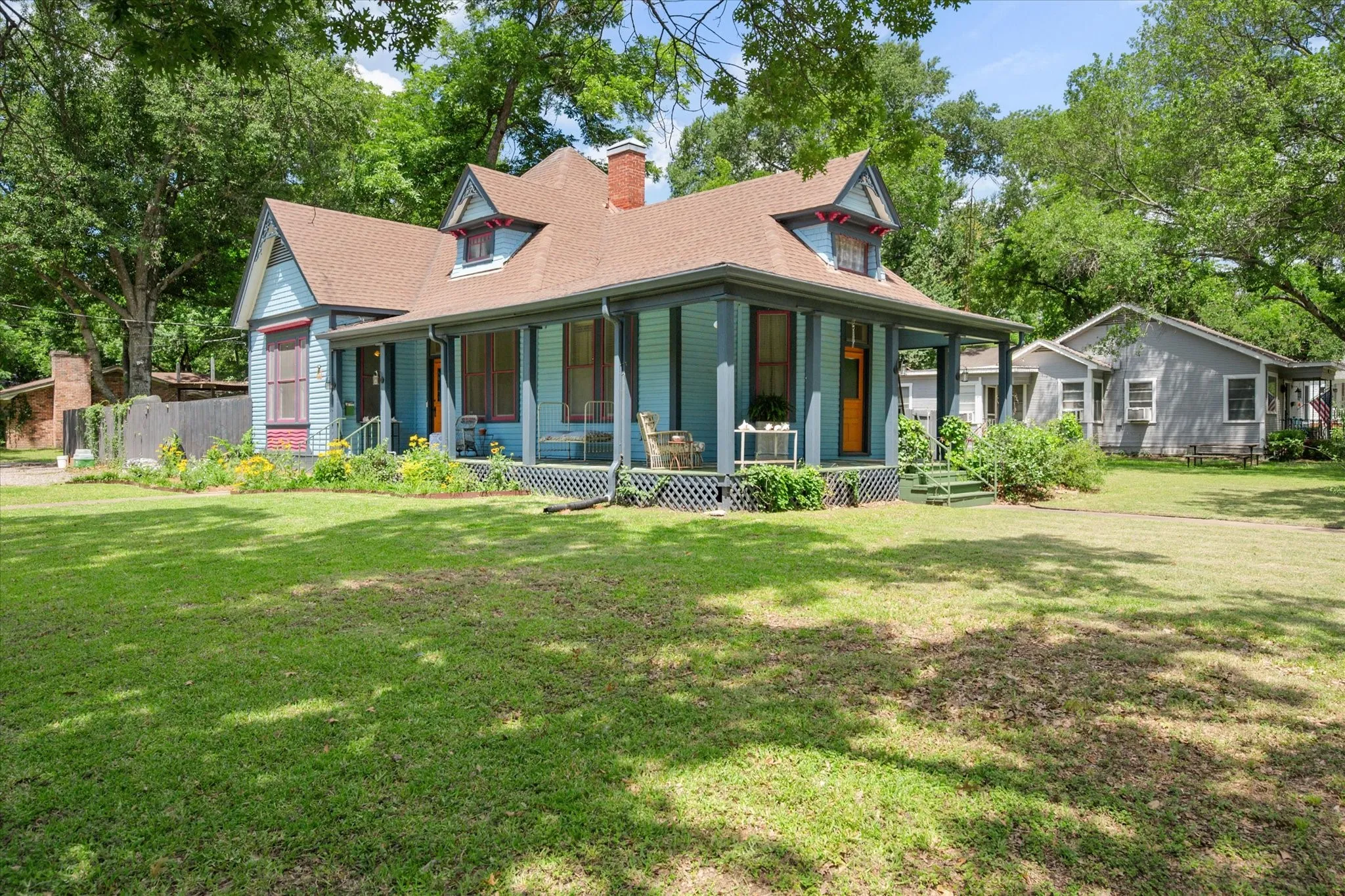 Single Family Residence For Sale in Navarro County , 1302 W 5th Avenue, Corsicana, Texas 75110, 3 Bedrooms, 2 Bathrooms, Garage spaces, 1,952 Sqft, built in 1898, Price $235,000, mls#21269758, Real Estate Agent in Corsicana, Homes For Sale in Navarro county, Homes For Sale in Corsicana, Realtor in Corsicana Texas, Real Estate Brokerage Independent Realty Texas, Luminita Cordes Realtor