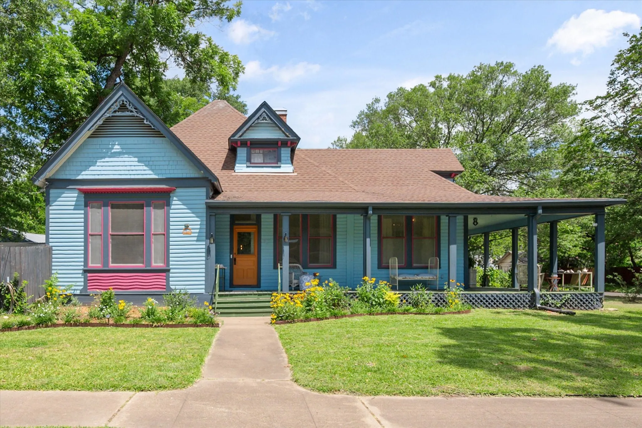 Single Family Residence For Sale in Navarro County , 1302 W 5th Avenue, Corsicana, Texas 75110, 3 Bedrooms, 2 Bathrooms, Garage spaces, 1,952 Sqft, built in 1898, Price $235,000, mls#21269758, Real Estate Agent in Corsicana, Homes For Sale in Navarro county, Homes For Sale in Corsicana, Realtor in Corsicana Texas, Real Estate Brokerage Independent Realty Texas, Luminita Cordes Realtor
