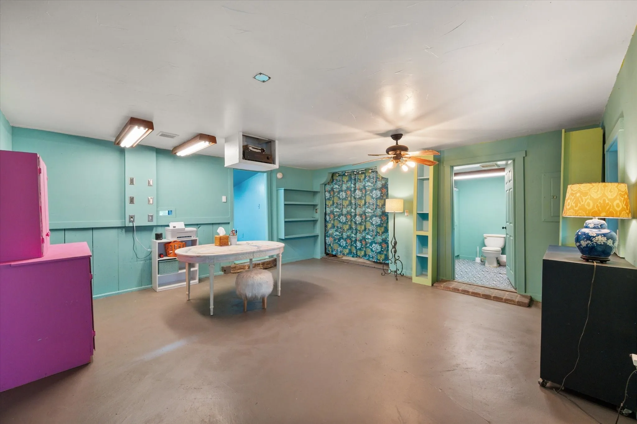 Single Family Residence For Sale in Navarro County , 1302 W 5th Avenue, Corsicana, Texas 75110, 3 Bedrooms, 2 Bathrooms, Garage spaces, 1,952 Sqft, built in 1898, Price $235,000, mls#21269758, Real Estate Agent in Corsicana, Homes For Sale in Navarro county, Homes For Sale in Corsicana, Realtor in Corsicana Texas, Real Estate Brokerage Independent Realty Texas, Luminita Cordes Realtor