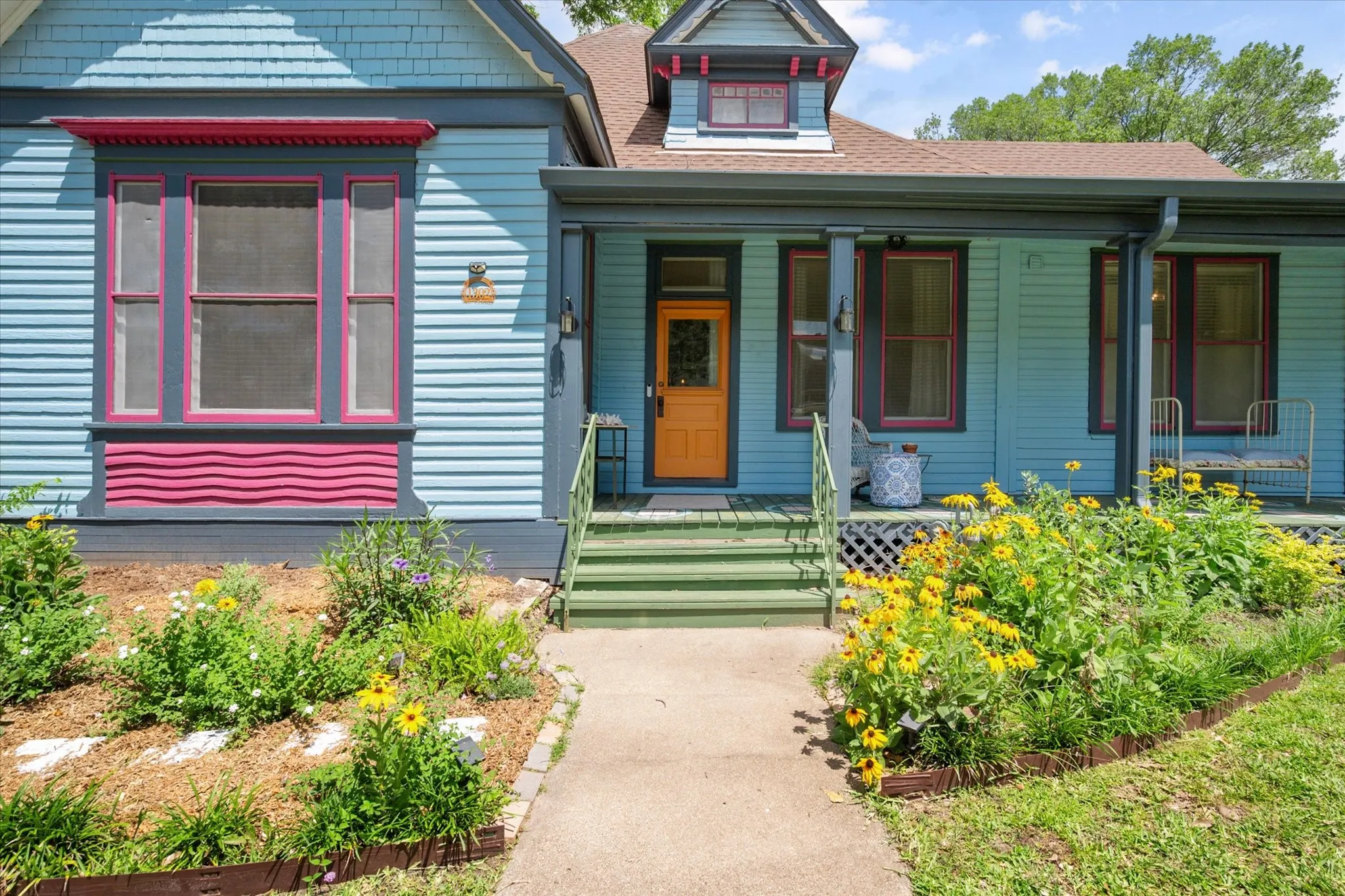 Single Family Residence For Sale in Navarro County , 1302 W 5th Avenue, Corsicana, Texas 75110, 3 Bedrooms, 2 Bathrooms, Garage spaces, 1,952 Sqft, built in 1898, Price $235,000, mls#21269758, Real Estate Agent in Corsicana, Homes For Sale in Navarro county, Homes For Sale in Corsicana, Realtor in Corsicana Texas, Real Estate Brokerage Independent Realty Texas, Luminita Cordes Realtor