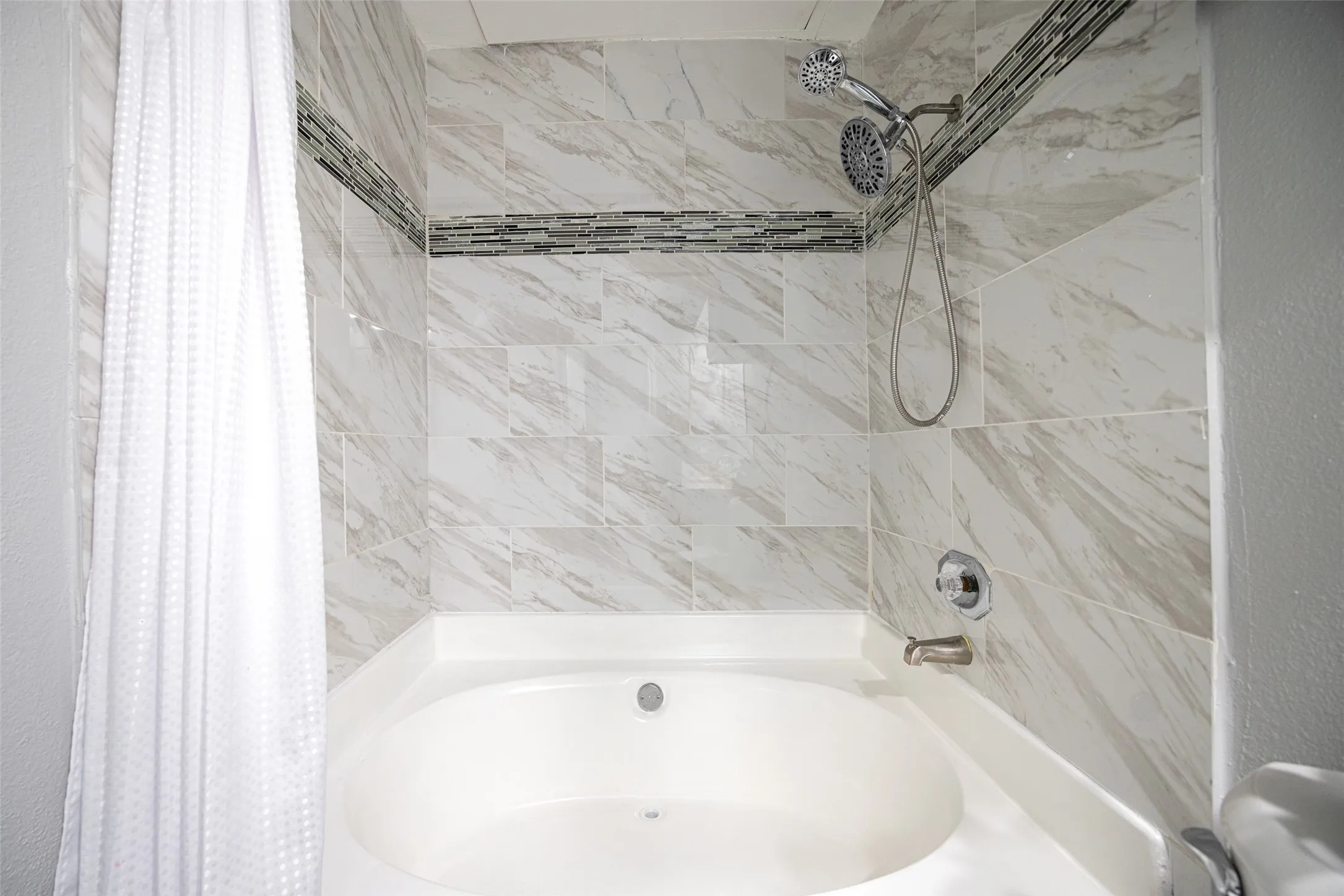 Condominium For Sale in Dallas County , 4113 Esters Road 609, Irving, Texas 75038, 1 Bedroom, 1 Bathroom, Garage spaces, 678 Sqft, built in 1984, mls#21269073, Real Estate Agent in Irving, Homes For Sale in Dallas county, Homes For Sale in Irving, Realtor in Irving Texas, Real Estate Brokerage Independent Realty Texas, Luminita Cordes Realtor