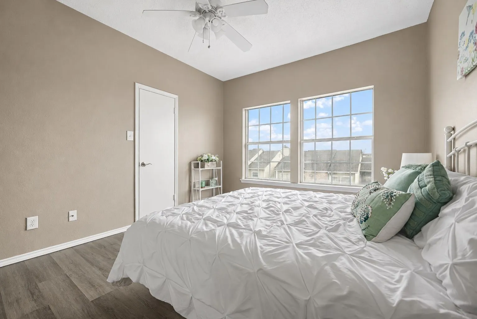 Condominium For Sale in Dallas County , 4113 Esters Road 609, Irving, Texas 75038, 1 Bedroom, 1 Bathroom, Garage spaces, 678 Sqft, built in 1984, mls#21269073, Real Estate Agent in Irving, Homes For Sale in Dallas county, Homes For Sale in Irving, Realtor in Irving Texas, Real Estate Brokerage Independent Realty Texas, Luminita Cordes Realtor