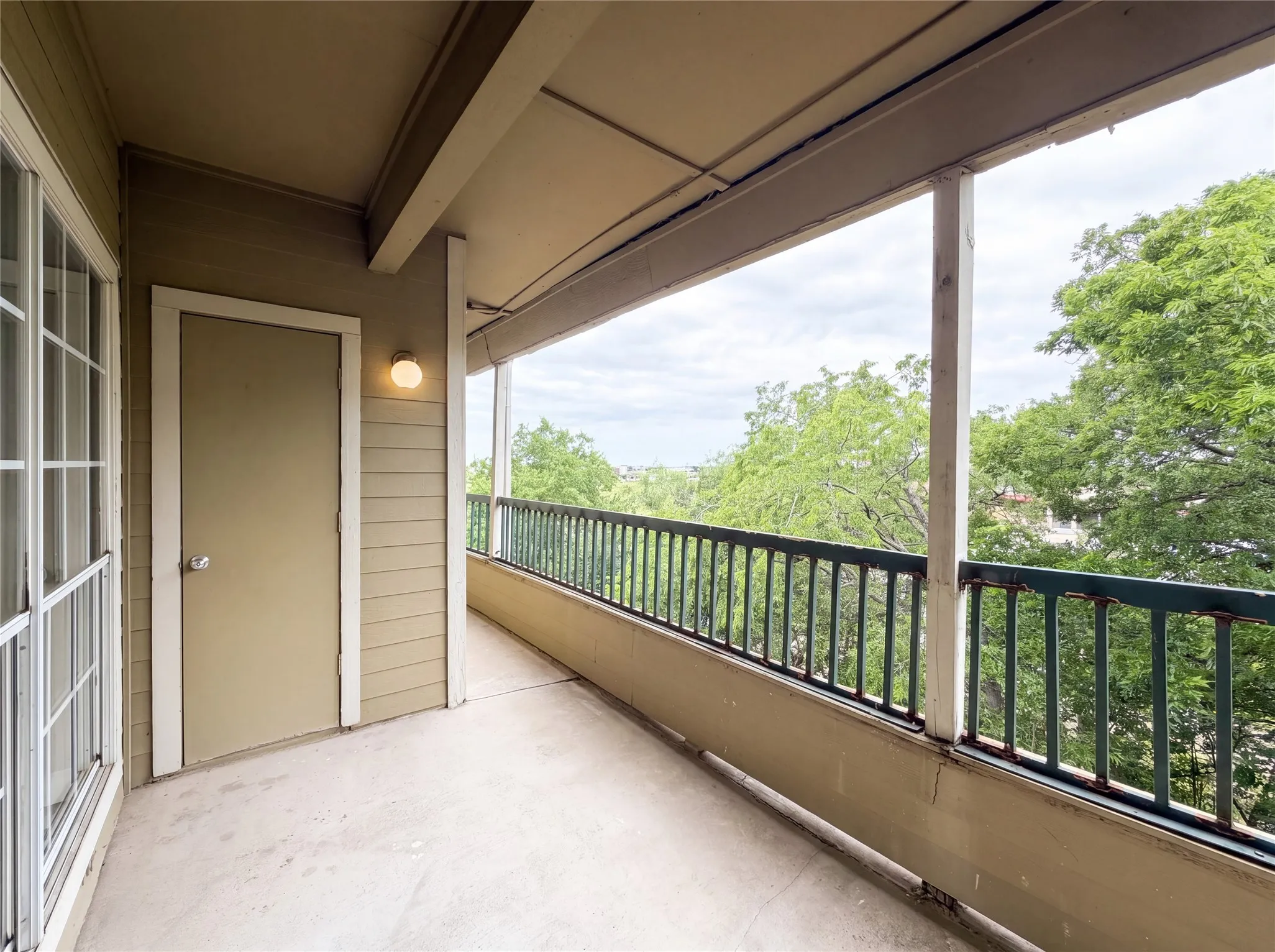 Condominium For Sale in Dallas County , 4113 Esters Road 609, Irving, Texas 75038, 1 Bedroom, 1 Bathroom, Garage spaces, 678 Sqft, built in 1984, mls#21269073, Real Estate Agent in Irving, Homes For Sale in Dallas county, Homes For Sale in Irving, Realtor in Irving Texas, Real Estate Brokerage Independent Realty Texas, Luminita Cordes Realtor