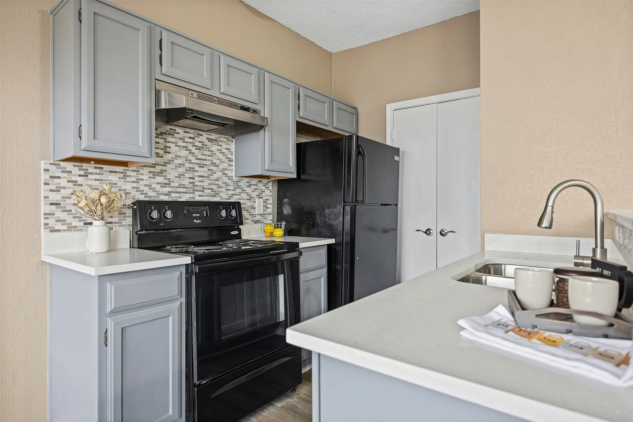 Condominium For Sale in Dallas County , 4113 Esters Road 609, Irving, Texas 75038, 1 Bedroom, 1 Bathroom, Garage spaces, 678 Sqft, built in 1984, mls#21269073, Real Estate Agent in Irving, Homes For Sale in Dallas county, Homes For Sale in Irving, Realtor in Irving Texas, Real Estate Brokerage Independent Realty Texas, Luminita Cordes Realtor