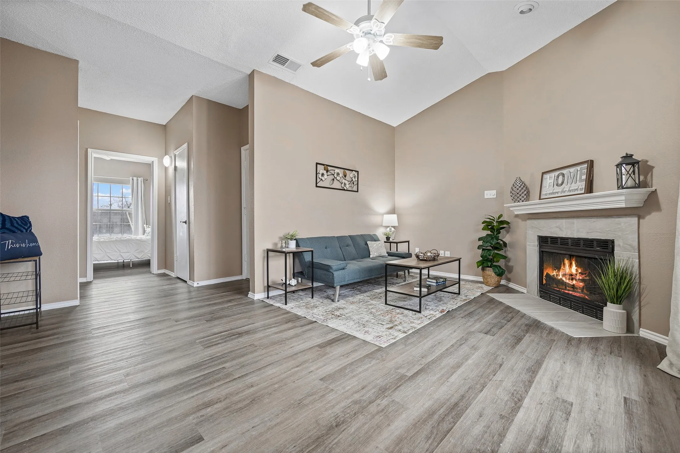 Condominium For Sale in Dallas County , 4113 Esters Road 609, Irving, Texas 75038, 1 Bedroom, 1 Bathroom, Garage spaces, 678 Sqft, built in 1984, mls#21269073, Real Estate Agent in Irving, Homes For Sale in Dallas county, Homes For Sale in Irving, Realtor in Irving Texas, Real Estate Brokerage Independent Realty Texas, Luminita Cordes Realtor