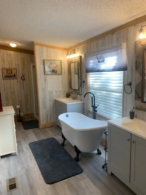 Mobile Home For Sale in Comanche County , 1521 FM 590, Comanche, Texas 76442, 3 Bedroom, 2 Bathroom, Garage spaces, 1,911 Sqft, built in 1995, mls#21269480, Real Estate Agent in Comanche, Homes For Sale in Comanche county, Homes For Sale in Comanche, Realtor in Comanche Texas, Real Estate Brokerage Independent Realty Texas, Luminita Cordes Realtor