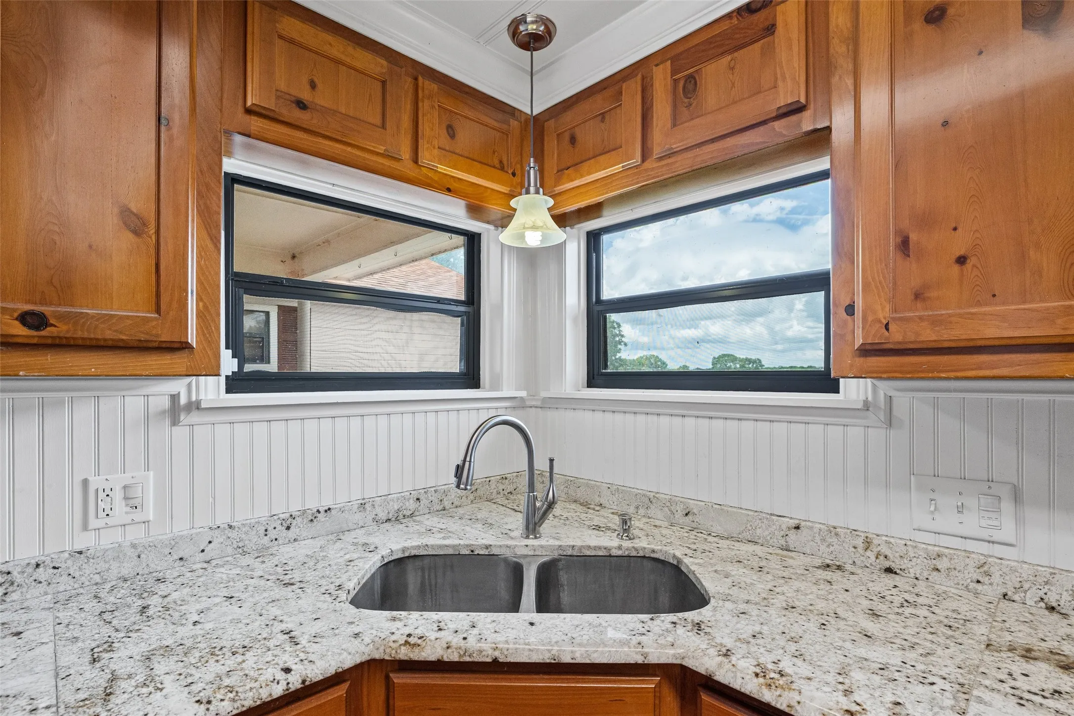 Single Family Residence For Sale in Hood County , 4720 Peveler Road, Granbury, Texas 76049, 3 Bedroom, 4 Bathroom, 2 Garage spaces, 2,520 Sqft, built in 1955, mls#21269785, Real Estate Agent in Granbury, Homes For Sale in Hood county, Homes For Sale in Granbury, Realtor in Granbury Texas, Real Estate Brokerage Independent Realty Texas, Luminita Cordes Realtor