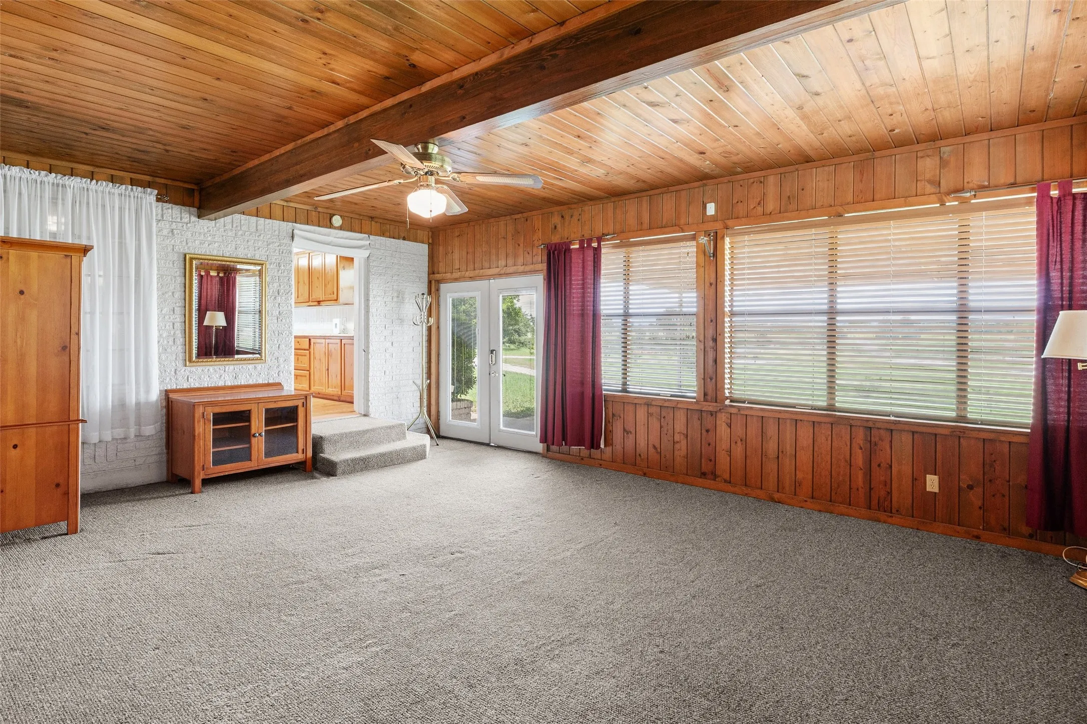 Single Family Residence For Sale in Hood County , 4720 Peveler Road, Granbury, Texas 76049, 3 Bedroom, 4 Bathroom, 2 Garage spaces, 2,520 Sqft, built in 1955, mls#21269785, Real Estate Agent in Granbury, Homes For Sale in Hood county, Homes For Sale in Granbury, Realtor in Granbury Texas, Real Estate Brokerage Independent Realty Texas, Luminita Cordes Realtor