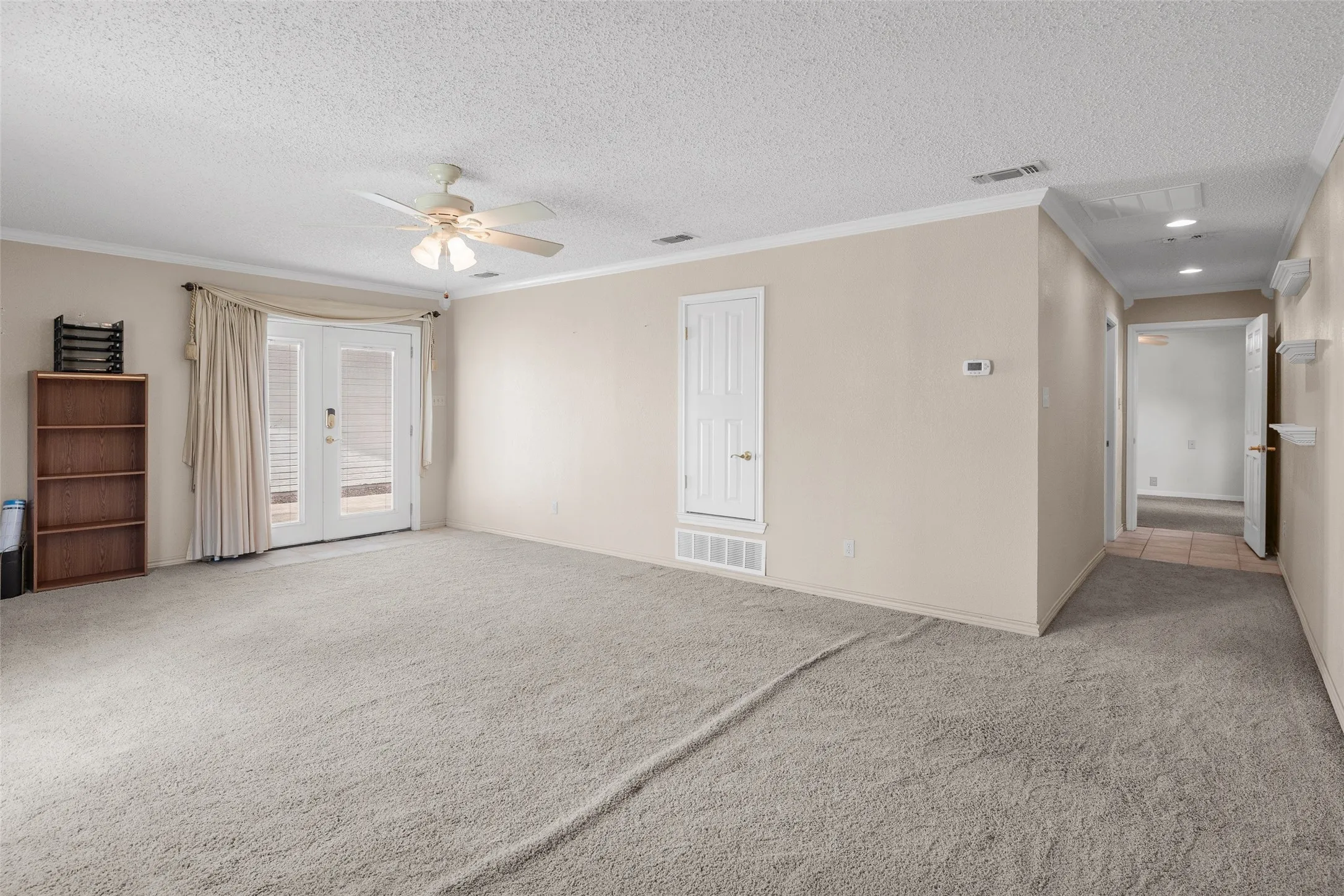 Single Family Residence For Sale in Hood County , 4720 Peveler Road, Granbury, Texas 76049, 3 Bedroom, 4 Bathroom, 2 Garage spaces, 2,520 Sqft, built in 1955, mls#21269785, Real Estate Agent in Granbury, Homes For Sale in Hood county, Homes For Sale in Granbury, Realtor in Granbury Texas, Real Estate Brokerage Independent Realty Texas, Luminita Cordes Realtor