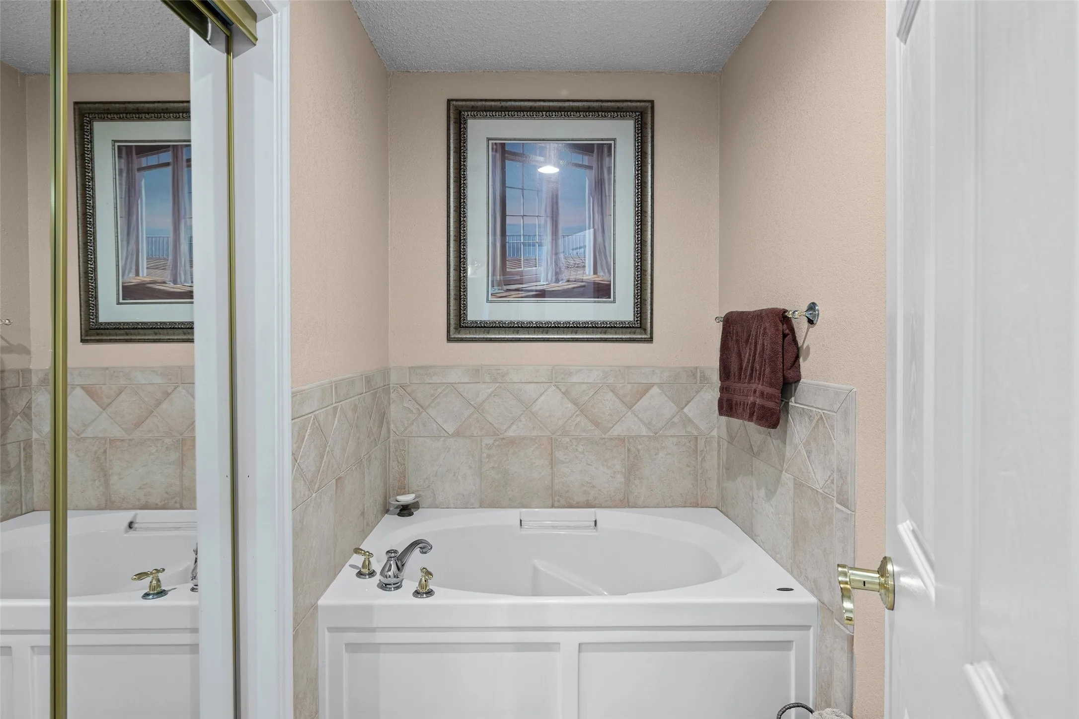 Single Family Residence For Sale in Hood County , 4720 Peveler Road, Granbury, Texas 76049, 3 Bedroom, 4 Bathroom, 2 Garage spaces, 2,520 Sqft, built in 1955, mls#21269785, Real Estate Agent in Granbury, Homes For Sale in Hood county, Homes For Sale in Granbury, Realtor in Granbury Texas, Real Estate Brokerage Independent Realty Texas, Luminita Cordes Realtor