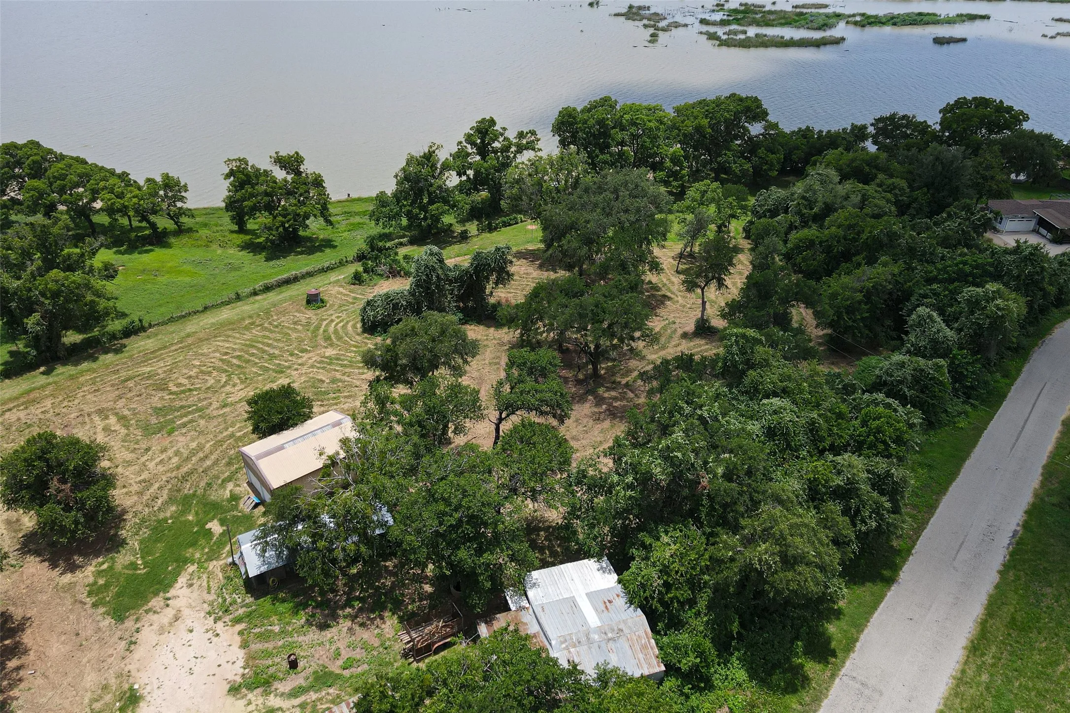 Single Family Residence For Sale in Hood County , 4720 Peveler Road, Granbury, Texas 76049, 3 Bedroom, 4 Bathroom, 2 Garage spaces, 2,520 Sqft, built in 1955, mls#21269785, Real Estate Agent in Granbury, Homes For Sale in Hood county, Homes For Sale in Granbury, Realtor in Granbury Texas, Real Estate Brokerage Independent Realty Texas, Luminita Cordes Realtor