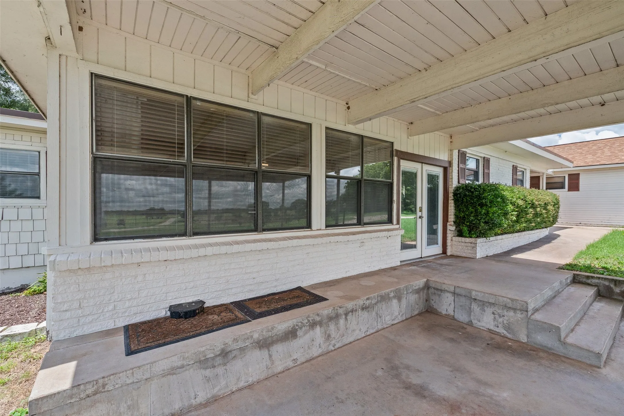 Single Family Residence For Sale in Hood County , 4720 Peveler Road, Granbury, Texas 76049, 3 Bedroom, 4 Bathroom, 2 Garage spaces, 2,520 Sqft, built in 1955, mls#21269785, Real Estate Agent in Granbury, Homes For Sale in Hood county, Homes For Sale in Granbury, Realtor in Granbury Texas, Real Estate Brokerage Independent Realty Texas, Luminita Cordes Realtor