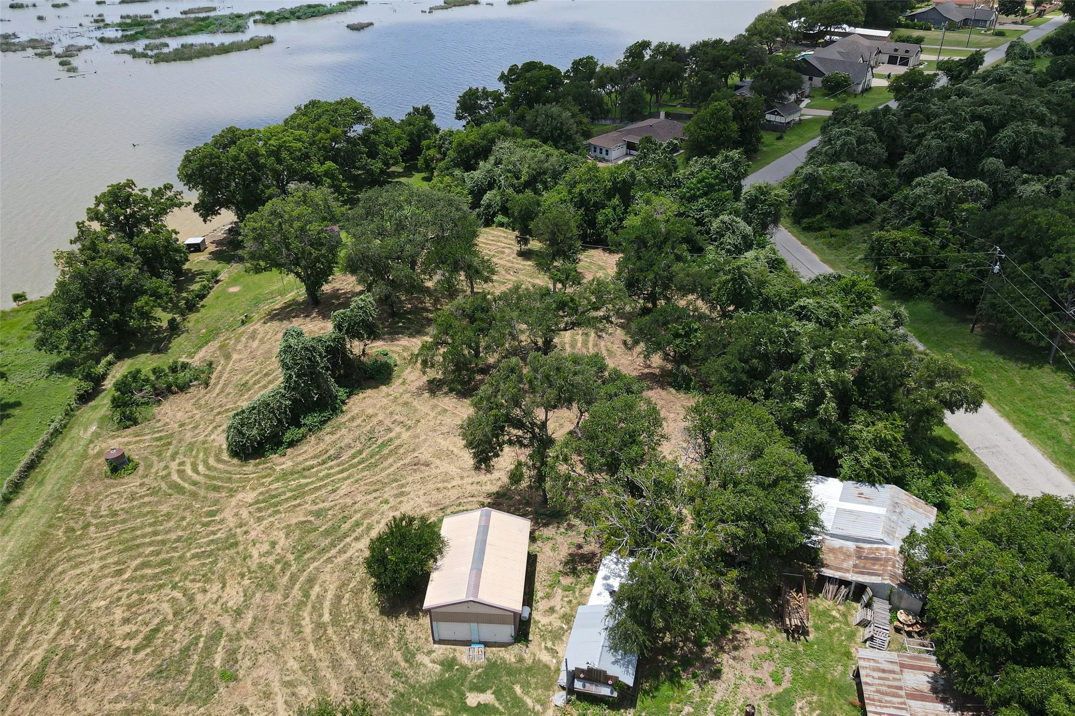 Single Family Residence For Sale in Hood County , 4720 Peveler Road, Granbury, Texas 76049, 3 Bedroom, 4 Bathroom, 2 Garage spaces, 2,520 Sqft, built in 1955, mls#21269785, Real Estate Agent in Granbury, Homes For Sale in Hood county, Homes For Sale in Granbury, Realtor in Granbury Texas, Real Estate Brokerage Independent Realty Texas, Luminita Cordes Realtor