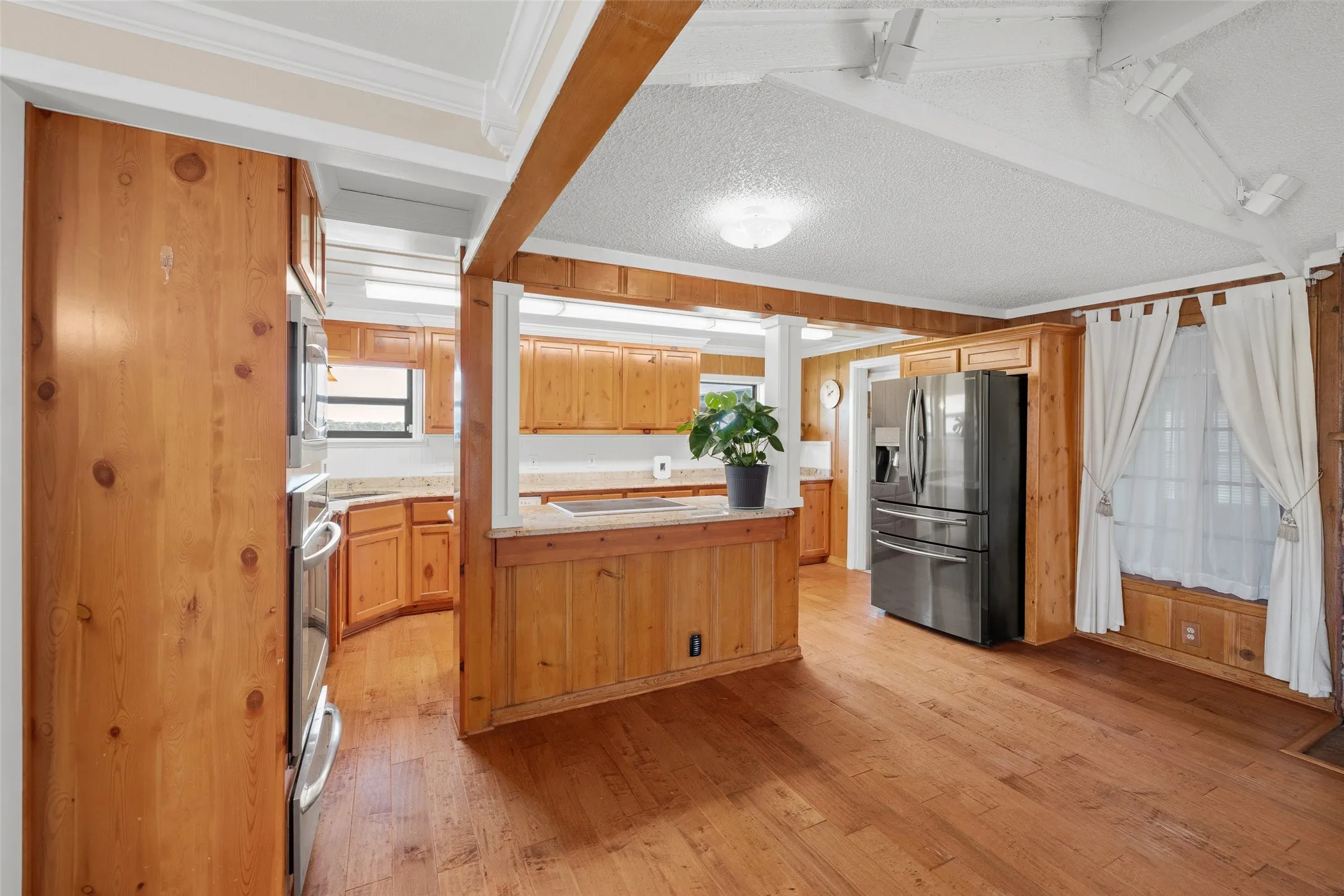 Single Family Residence For Sale in Hood County , 4720 Peveler Road, Granbury, Texas 76049, 3 Bedroom, 4 Bathroom, 2 Garage spaces, 2,520 Sqft, built in 1955, mls#21269785, Real Estate Agent in Granbury, Homes For Sale in Hood county, Homes For Sale in Granbury, Realtor in Granbury Texas, Real Estate Brokerage Independent Realty Texas, Luminita Cordes Realtor