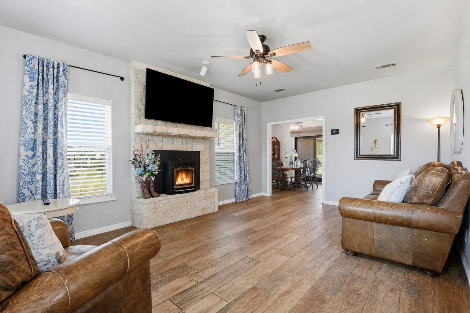 Single Family Residence For Sale in Parker County , 150 Summer Stone Court, Weatherford, Texas 76087, 4 Bedroom, 3 Bathroom, 2 Garage spaces, 2,445 Sqft, built in 2001, mls#21269659, Real Estate Agent in Weatherford, Homes For Sale in Parker county, Homes For Sale in Weatherford, Realtor in Weatherford Texas, Real Estate Brokerage Independent Realty Texas, Luminita Cordes Realtor