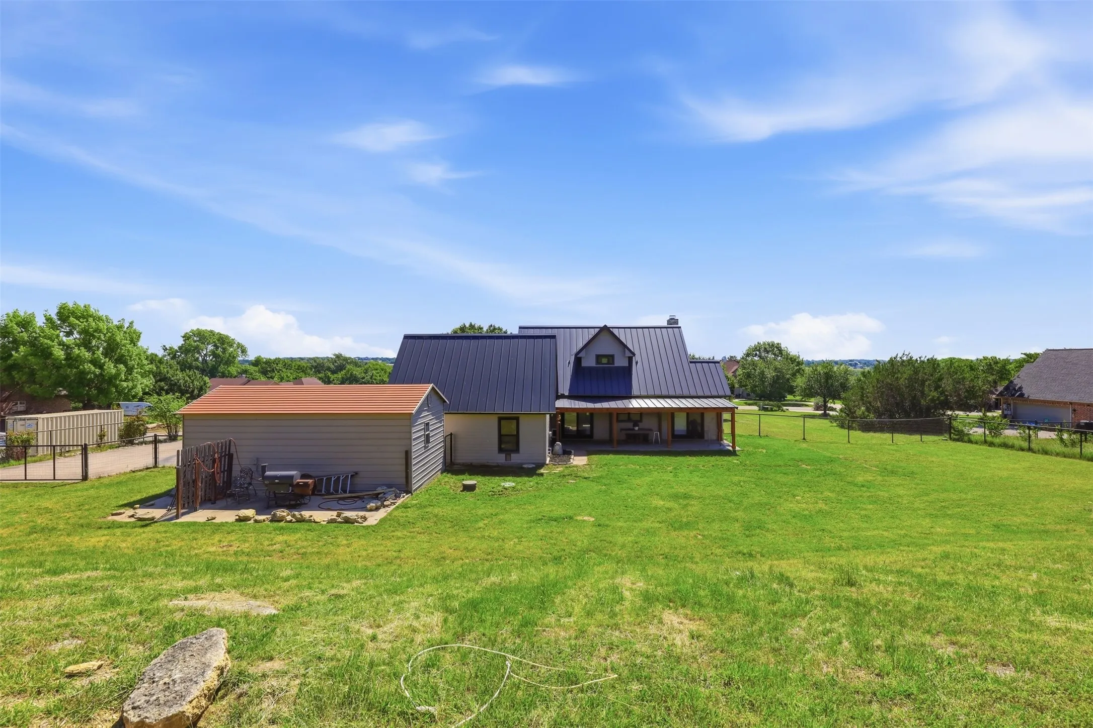Single Family Residence For Sale in Parker County , 150 Summer Stone Court, Weatherford, Texas 76087, 4 Bedroom, 3 Bathroom, 2 Garage spaces, 2,445 Sqft, built in 2001, mls#21269659, Real Estate Agent in Weatherford, Homes For Sale in Parker county, Homes For Sale in Weatherford, Realtor in Weatherford Texas, Real Estate Brokerage Independent Realty Texas, Luminita Cordes Realtor