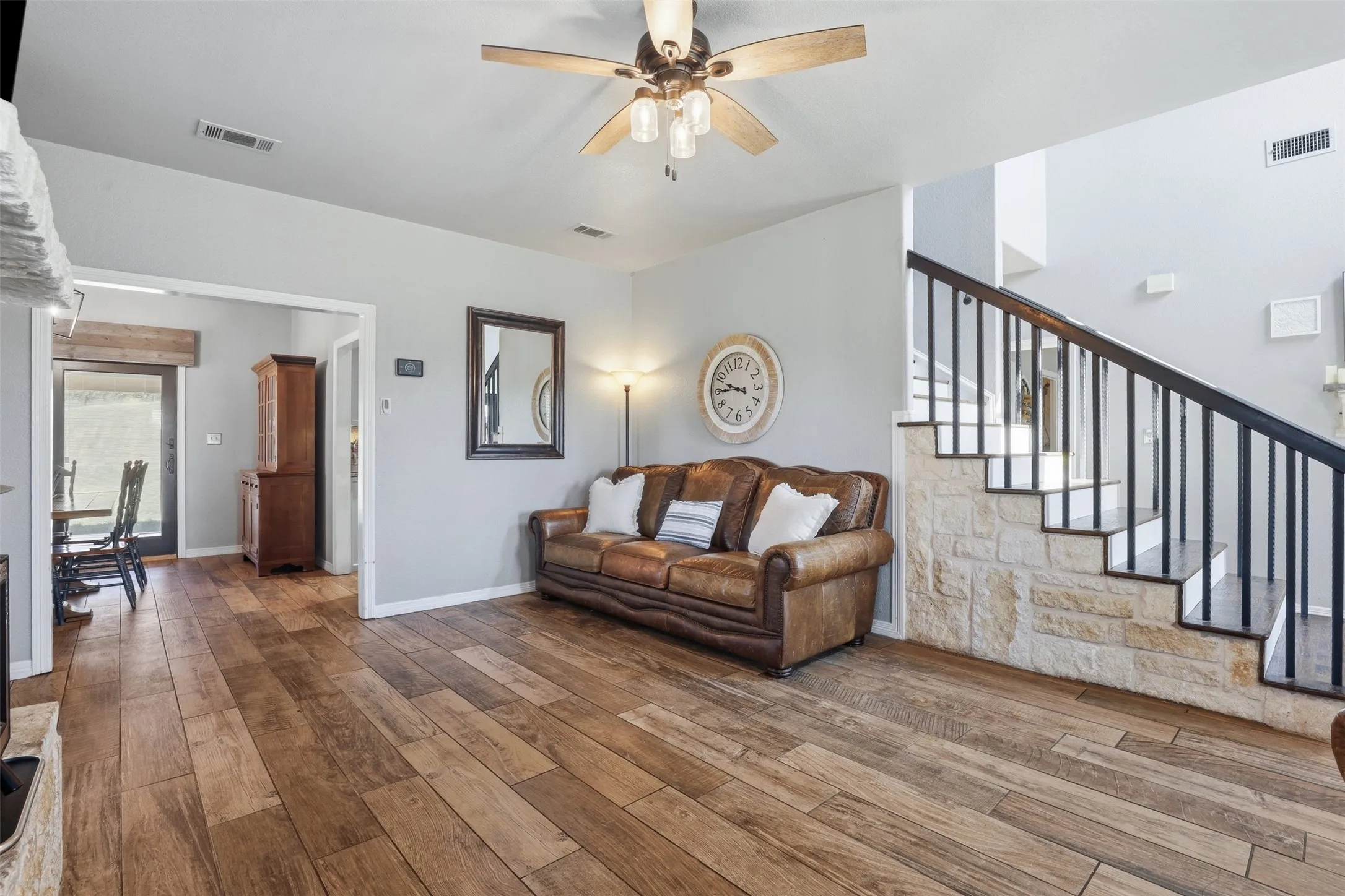 Single Family Residence For Sale in Parker County , 150 Summer Stone Court, Weatherford, Texas 76087, 4 Bedroom, 3 Bathroom, 2 Garage spaces, 2,445 Sqft, built in 2001, mls#21269659, Real Estate Agent in Weatherford, Homes For Sale in Parker county, Homes For Sale in Weatherford, Realtor in Weatherford Texas, Real Estate Brokerage Independent Realty Texas, Luminita Cordes Realtor