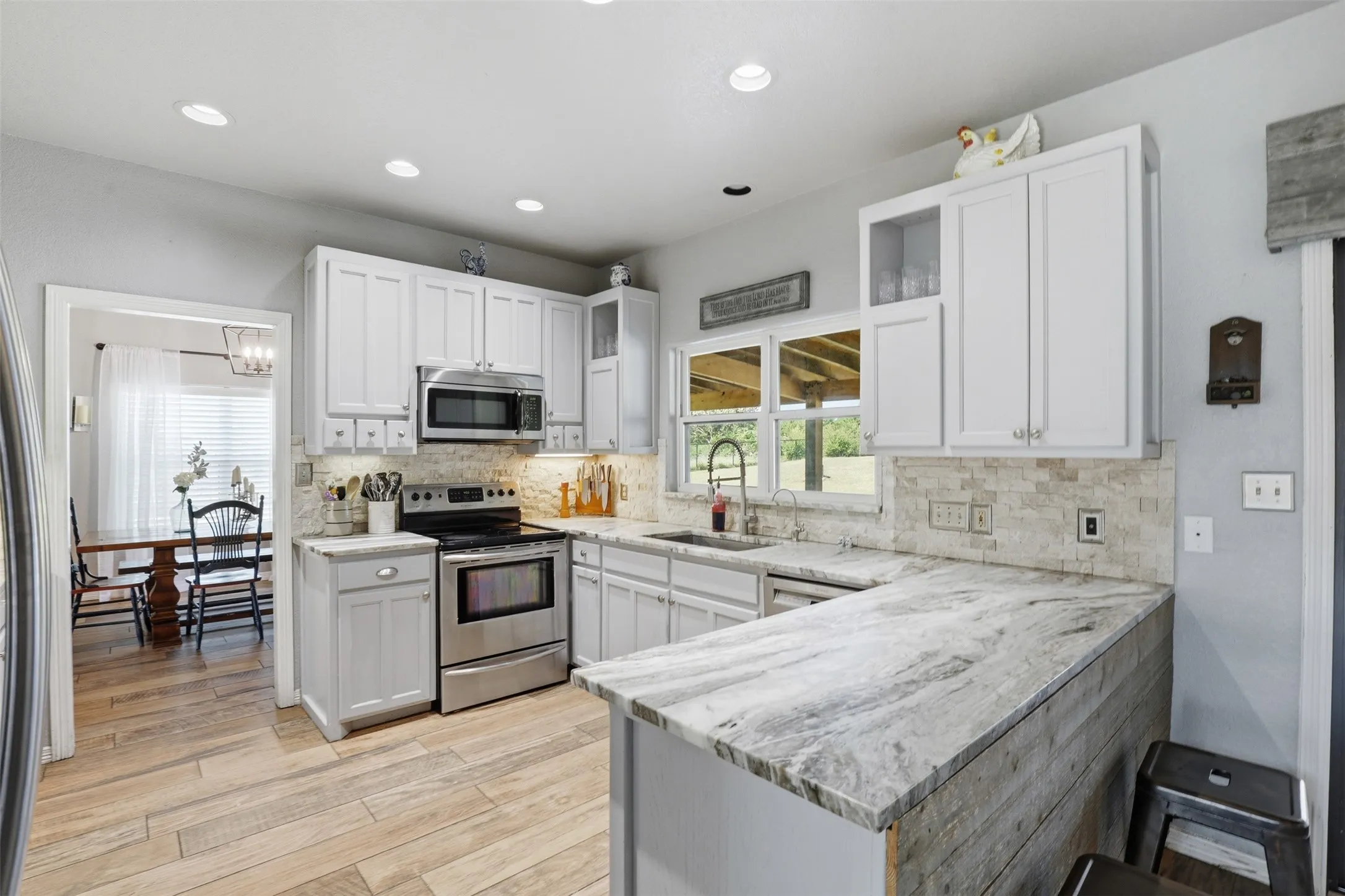 Single Family Residence For Sale in Parker County , 150 Summer Stone Court, Weatherford, Texas 76087, 4 Bedroom, 3 Bathroom, 2 Garage spaces, 2,445 Sqft, built in 2001, mls#21269659, Real Estate Agent in Weatherford, Homes For Sale in Parker county, Homes For Sale in Weatherford, Realtor in Weatherford Texas, Real Estate Brokerage Independent Realty Texas, Luminita Cordes Realtor