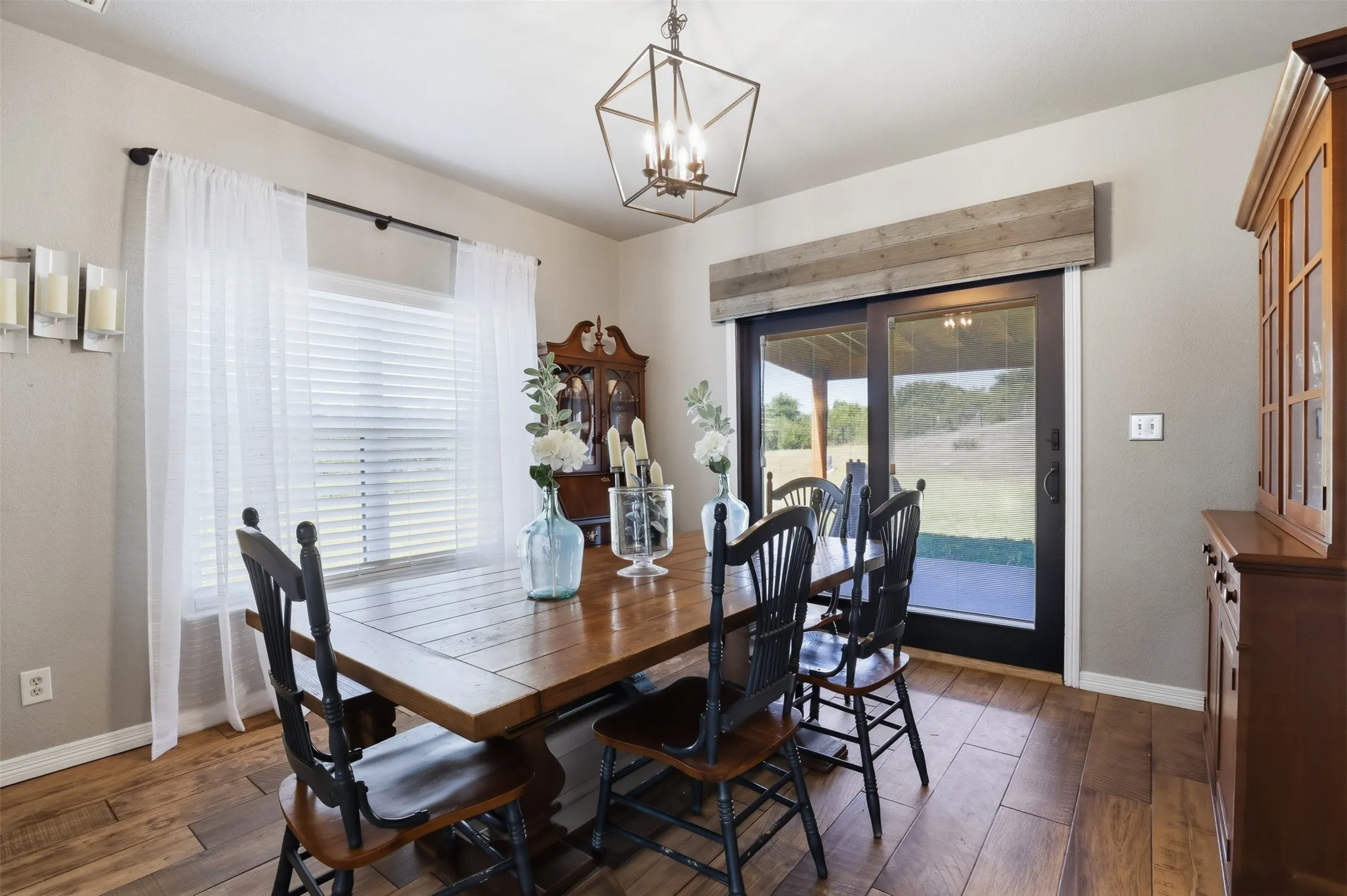 Single Family Residence For Sale in Parker County , 150 Summer Stone Court, Weatherford, Texas 76087, 4 Bedroom, 3 Bathroom, 2 Garage spaces, 2,445 Sqft, built in 2001, mls#21269659, Real Estate Agent in Weatherford, Homes For Sale in Parker county, Homes For Sale in Weatherford, Realtor in Weatherford Texas, Real Estate Brokerage Independent Realty Texas, Luminita Cordes Realtor