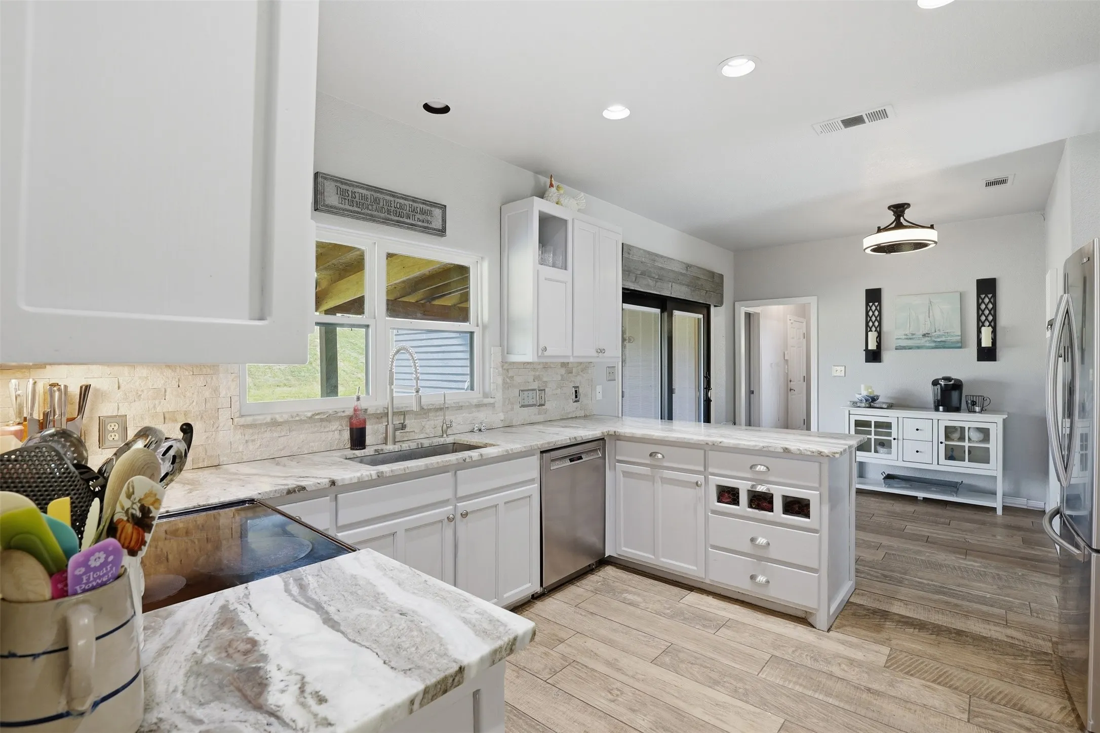 Single Family Residence For Sale in Parker County , 150 Summer Stone Court, Weatherford, Texas 76087, 4 Bedroom, 3 Bathroom, 2 Garage spaces, 2,445 Sqft, built in 2001, mls#21269659, Real Estate Agent in Weatherford, Homes For Sale in Parker county, Homes For Sale in Weatherford, Realtor in Weatherford Texas, Real Estate Brokerage Independent Realty Texas, Luminita Cordes Realtor