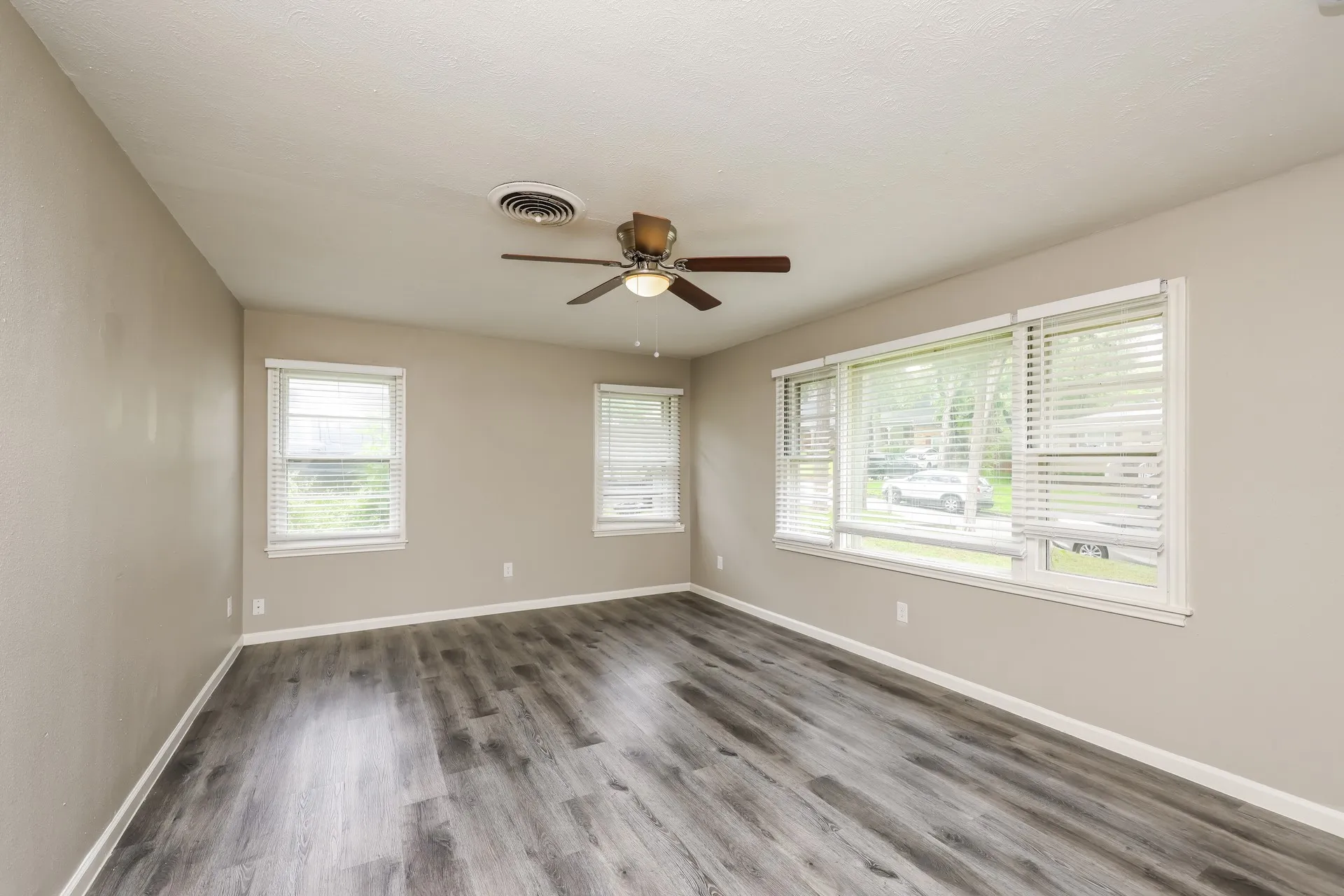 Single Family Residence For Sale in Dallas County , 2346 Rexlawn Drive, Dallas, Texas 75227, 3 Bedroom, 1 Bathroom, Garage spaces, 1,554 Sqft, built in 1954, mls#21268868, Real Estate Agent in Dallas, Homes For Sale in Dallas county, Homes For Sale in Dallas, Realtor in Dallas Texas, Real Estate Brokerage Independent Realty Texas, Luminita Cordes Realtor