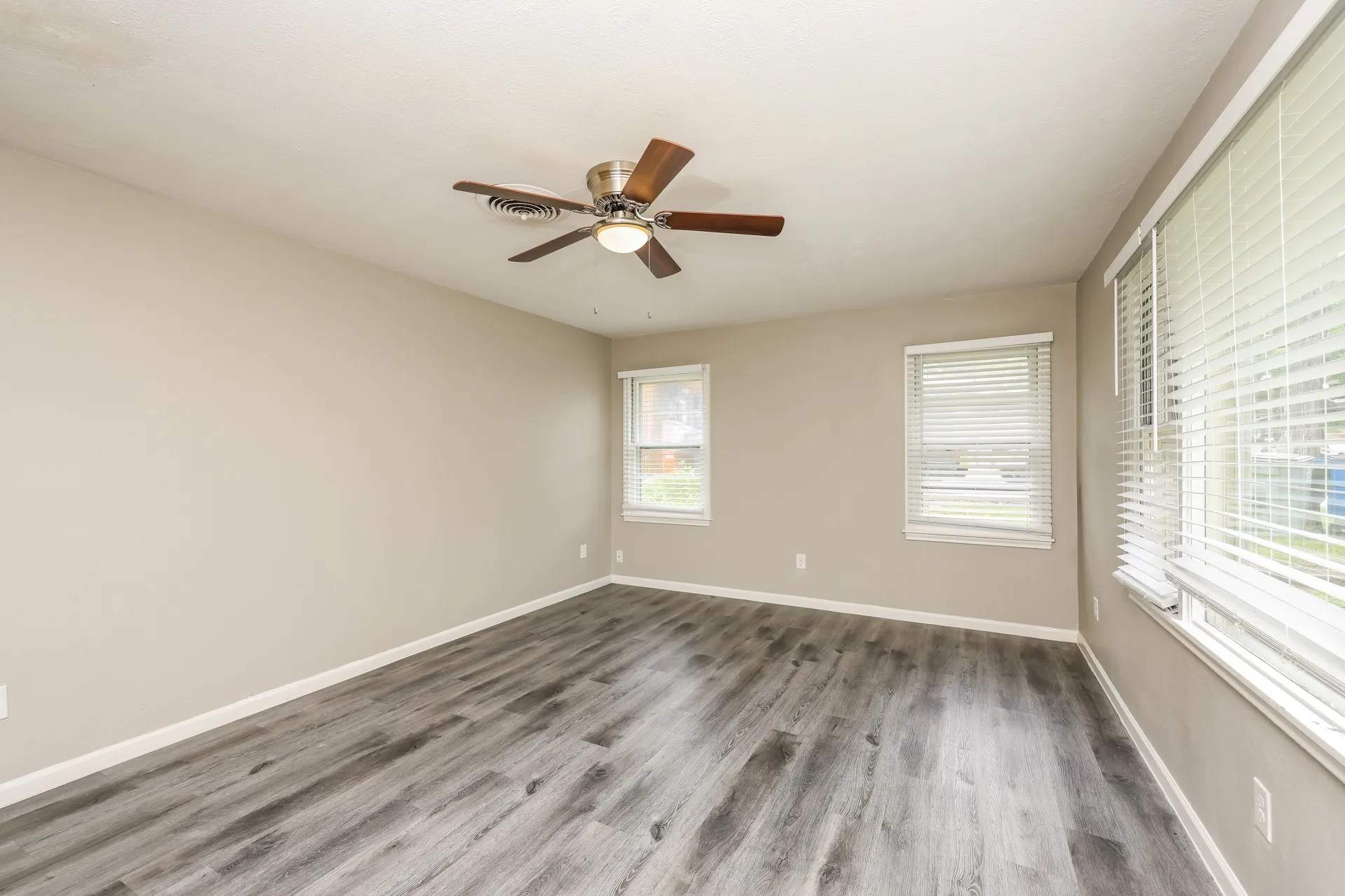 Single Family Residence For Sale in Dallas County , 2346 Rexlawn Drive, Dallas, Texas 75227, 3 Bedroom, 1 Bathroom, Garage spaces, 1,554 Sqft, built in 1954, mls#21268868, Real Estate Agent in Dallas, Homes For Sale in Dallas county, Homes For Sale in Dallas, Realtor in Dallas Texas, Real Estate Brokerage Independent Realty Texas, Luminita Cordes Realtor