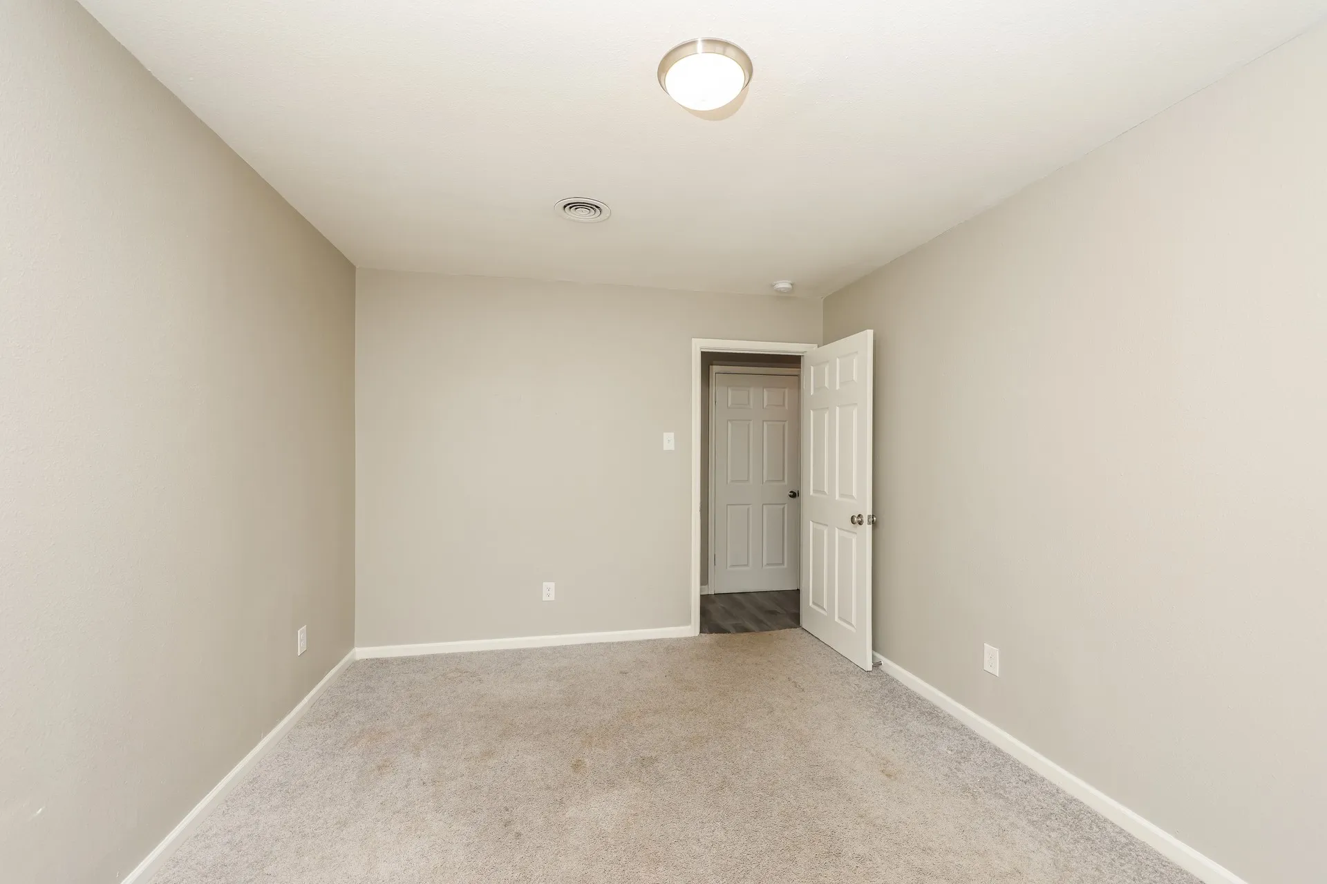 Single Family Residence For Sale in Dallas County , 2346 Rexlawn Drive, Dallas, Texas 75227, 3 Bedroom, 1 Bathroom, Garage spaces, 1,554 Sqft, built in 1954, mls#21268868, Real Estate Agent in Dallas, Homes For Sale in Dallas county, Homes For Sale in Dallas, Realtor in Dallas Texas, Real Estate Brokerage Independent Realty Texas, Luminita Cordes Realtor