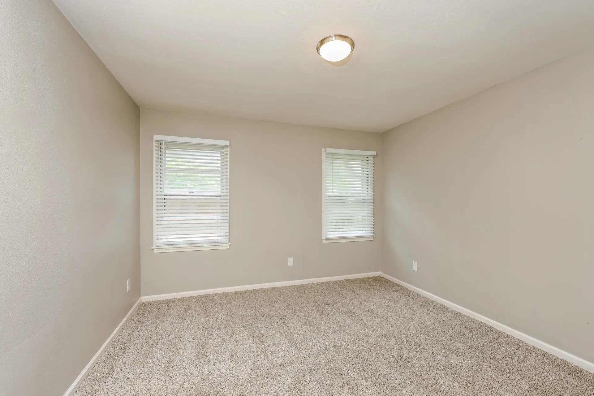 Single Family Residence For Sale in Dallas County , 2346 Rexlawn Drive, Dallas, Texas 75227, 3 Bedroom, 1 Bathroom, Garage spaces, 1,554 Sqft, built in 1954, mls#21268868, Real Estate Agent in Dallas, Homes For Sale in Dallas county, Homes For Sale in Dallas, Realtor in Dallas Texas, Real Estate Brokerage Independent Realty Texas, Luminita Cordes Realtor