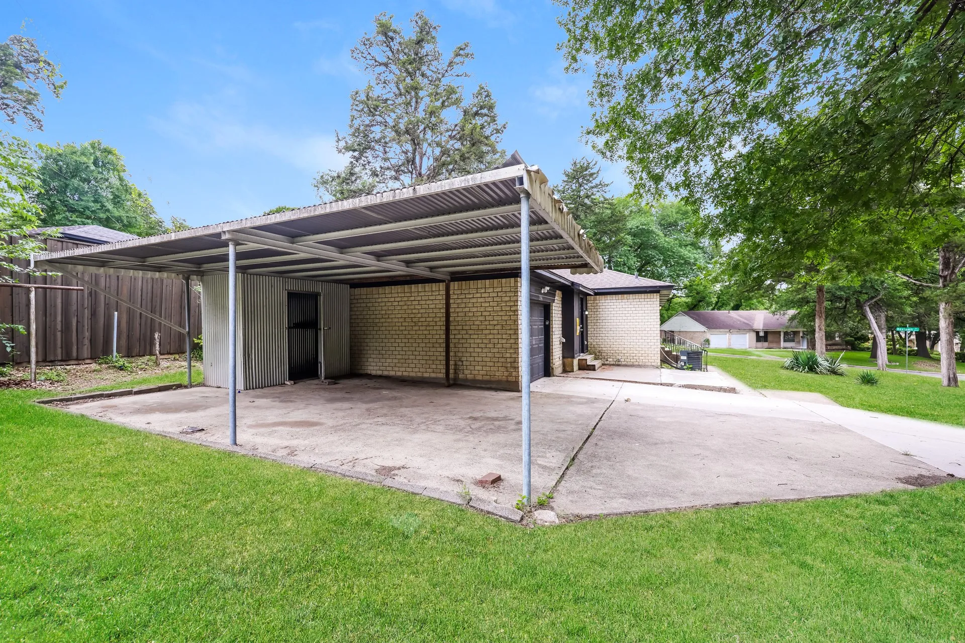 Single Family Residence For Sale in Dallas County , 2346 Rexlawn Drive, Dallas, Texas 75227, 3 Bedroom, 1 Bathroom, Garage spaces, 1,554 Sqft, built in 1954, mls#21268868, Real Estate Agent in Dallas, Homes For Sale in Dallas county, Homes For Sale in Dallas, Realtor in Dallas Texas, Real Estate Brokerage Independent Realty Texas, Luminita Cordes Realtor