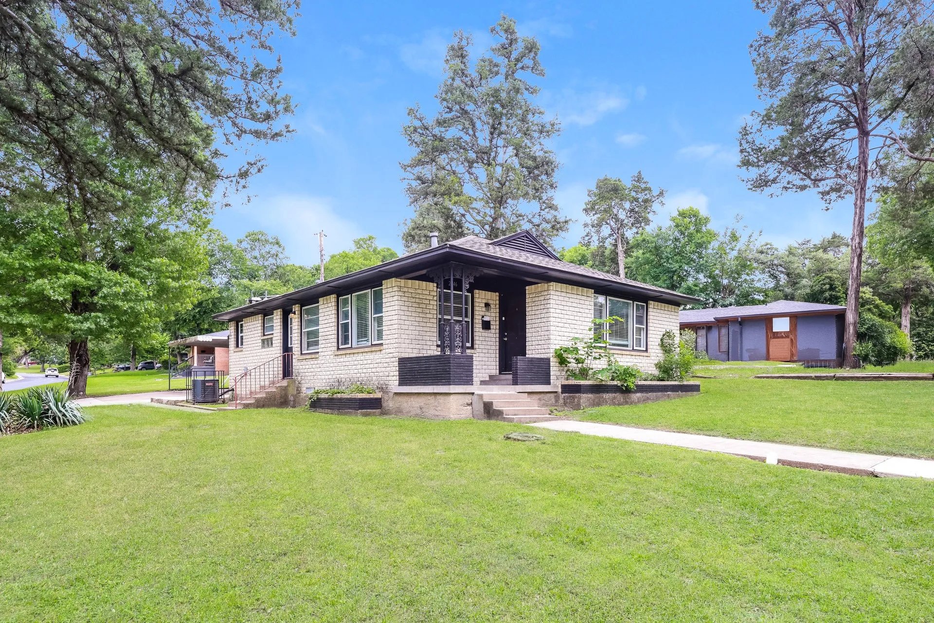 Single Family Residence For Sale in Dallas County , 2346 Rexlawn Drive, Dallas, Texas 75227, 3 Bedroom, 1 Bathroom, Garage spaces, 1,554 Sqft, built in 1954, mls#21268868, Real Estate Agent in Dallas, Homes For Sale in Dallas county, Homes For Sale in Dallas, Realtor in Dallas Texas, Real Estate Brokerage Independent Realty Texas, Luminita Cordes Realtor